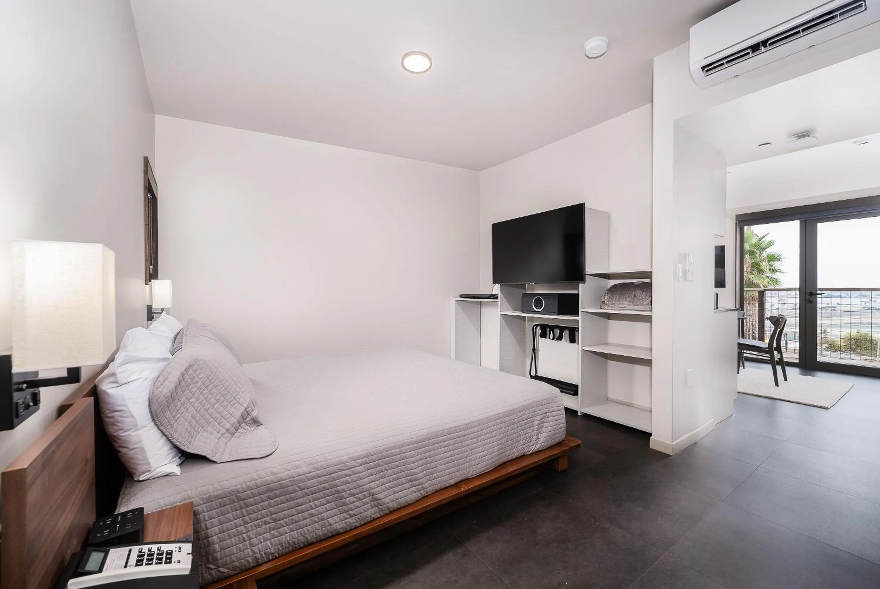 Bed in City24 Condo Hotel Little Italy Mission Hills