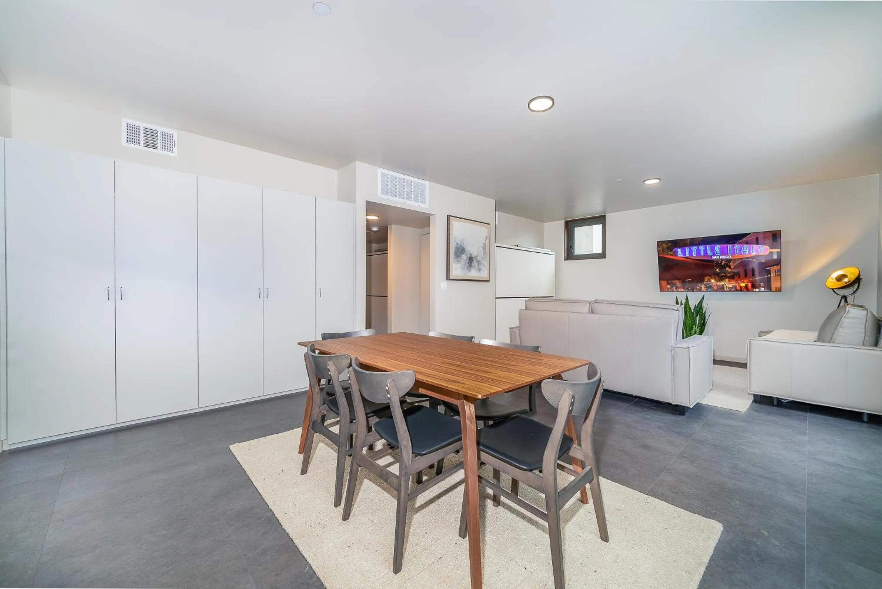 City24 Condo Hotel Little Italy Mission Hills