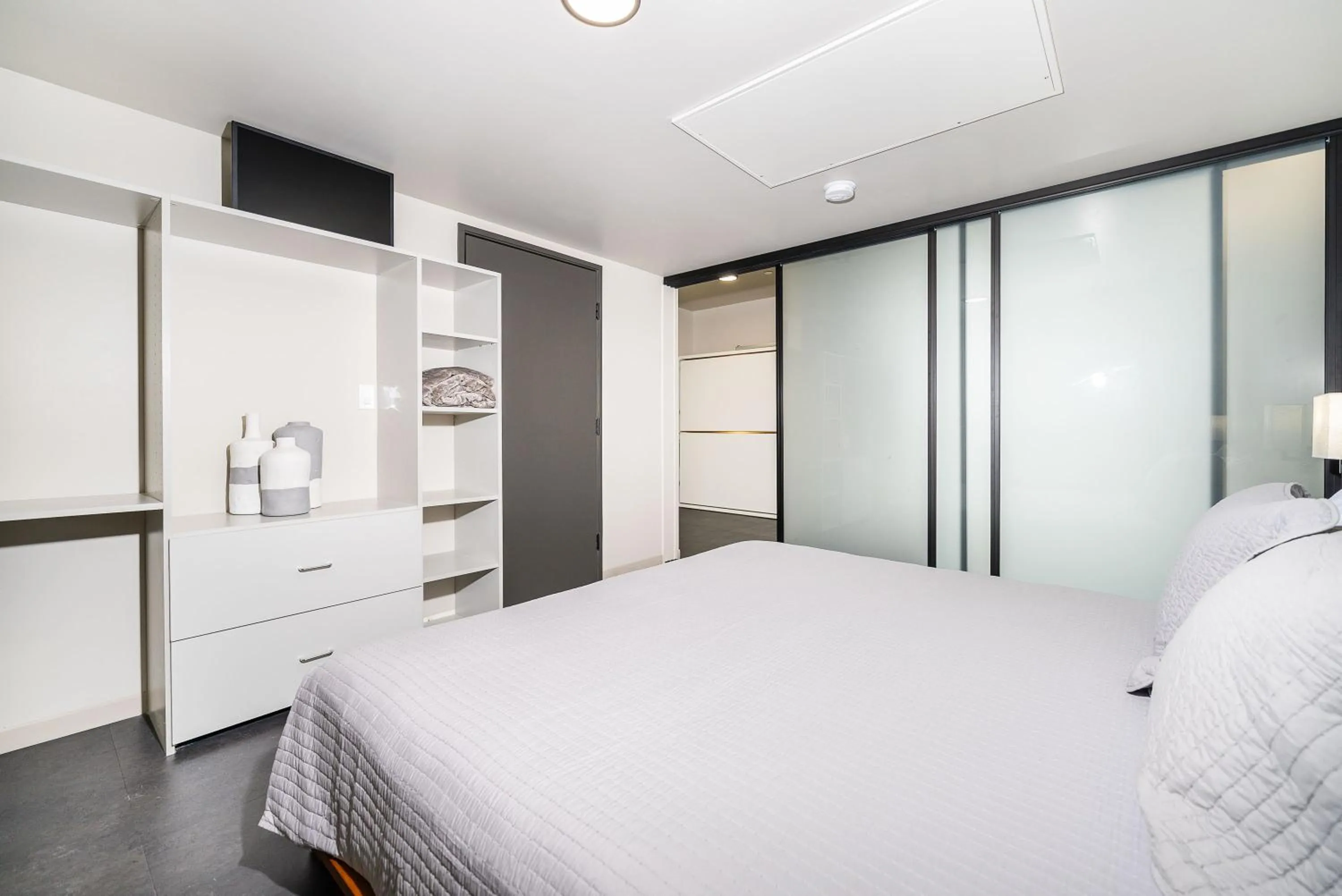 Bed in City24 Condo Hotel Little Italy Mission Hills