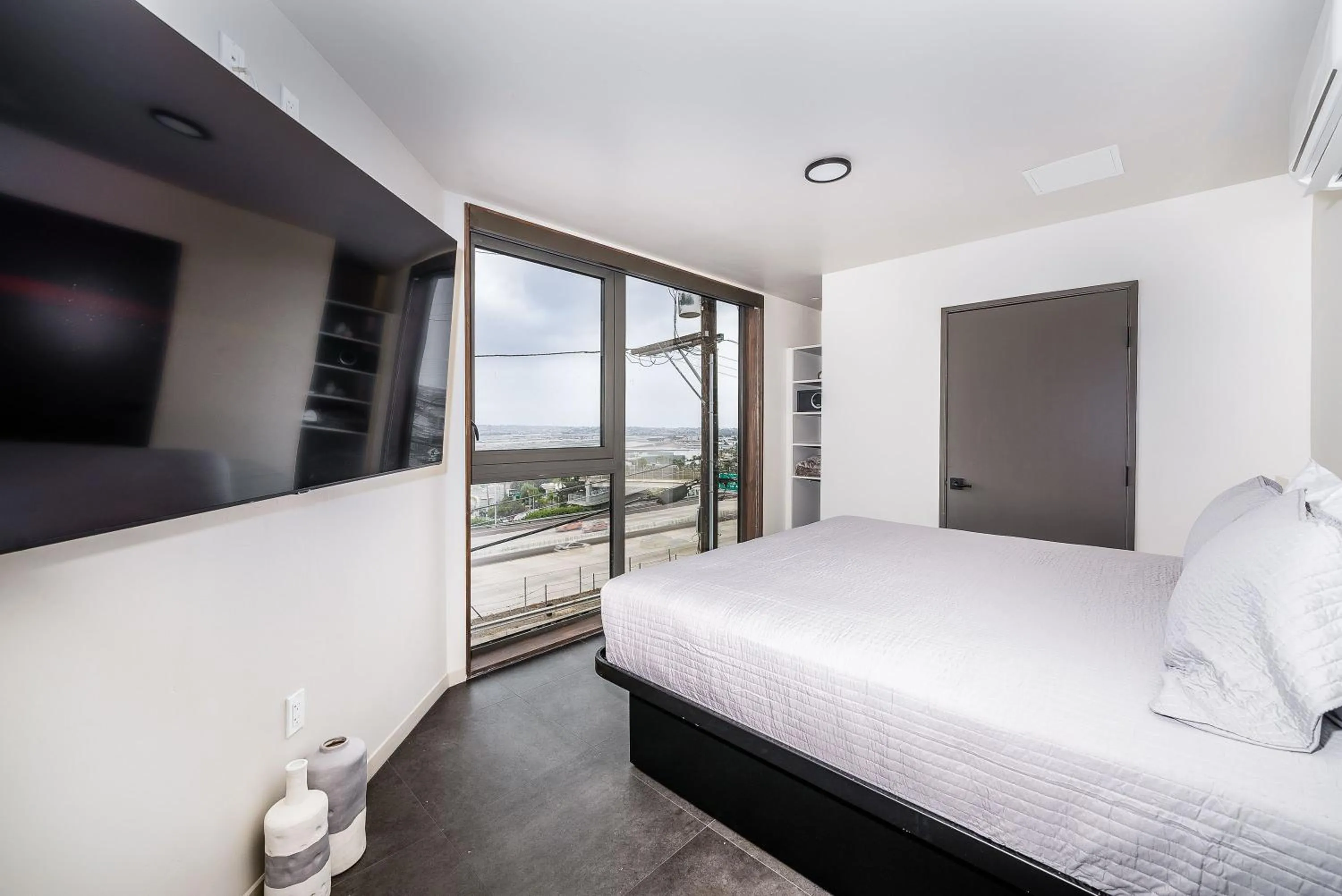 Bed in City24 Condo Hotel Little Italy Mission Hills