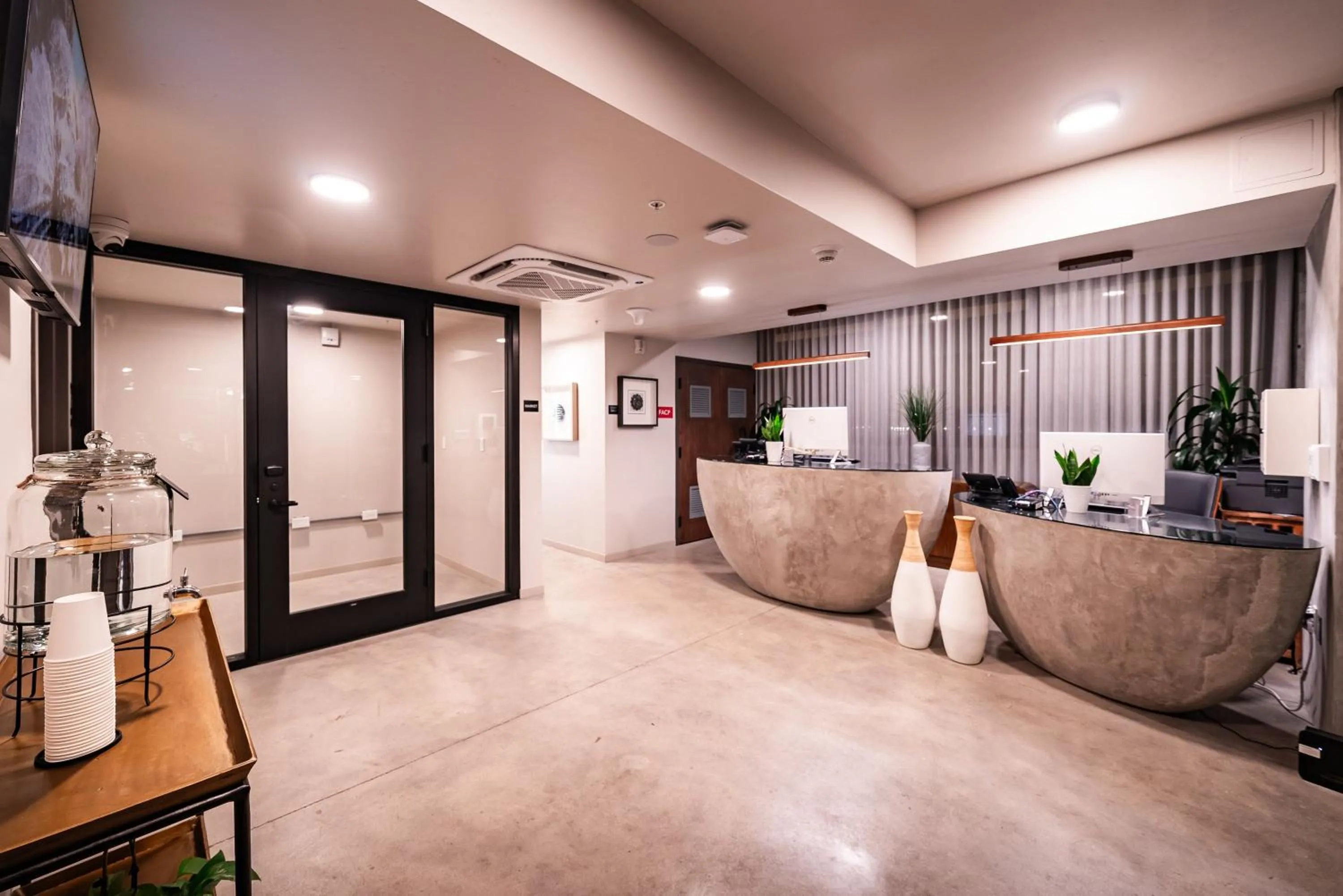 City24 Condo Hotel Little Italy Mission Hills