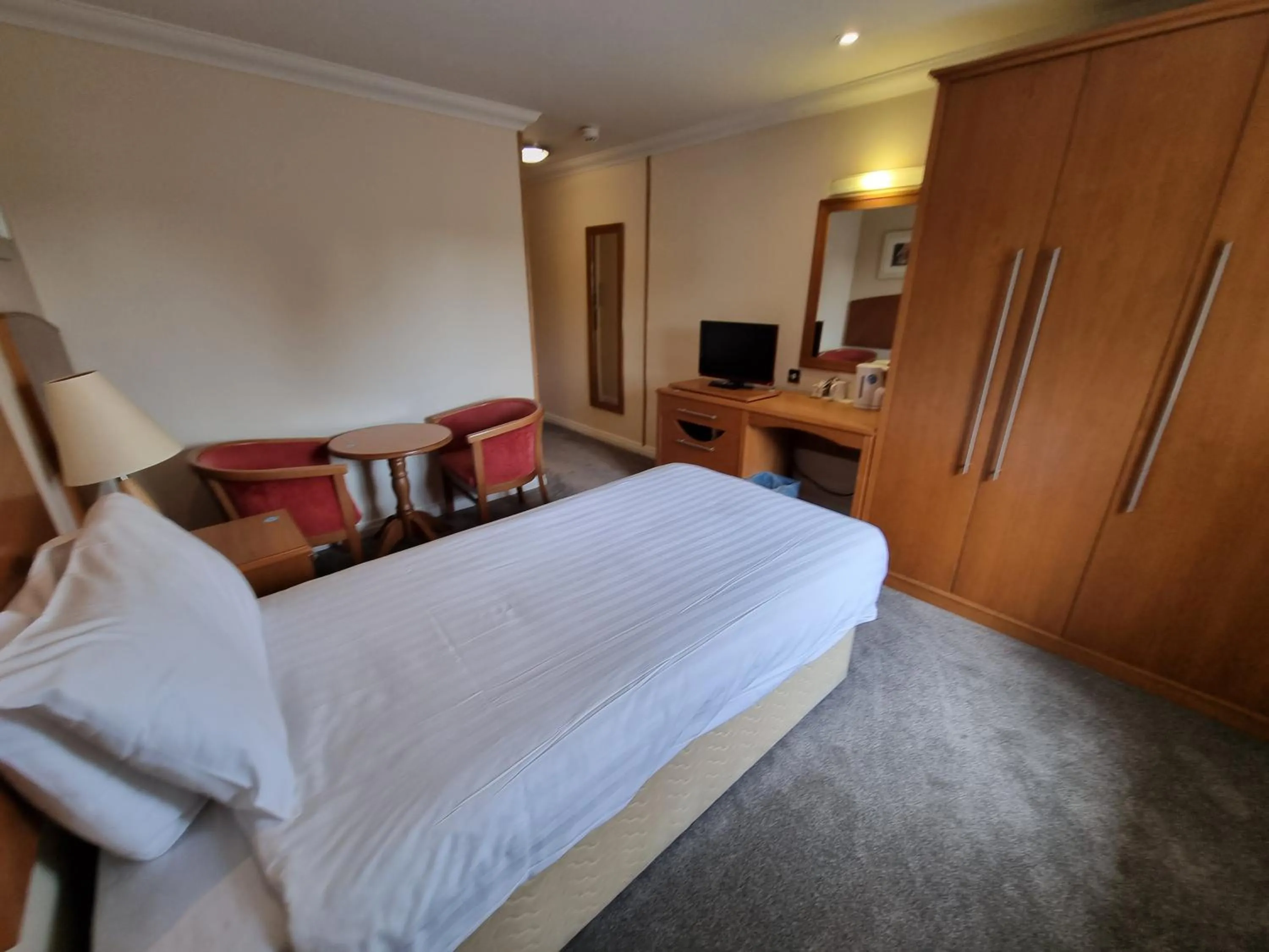 Photo of the whole room, Bed in Kegworth Hotel East Midlands Airport
