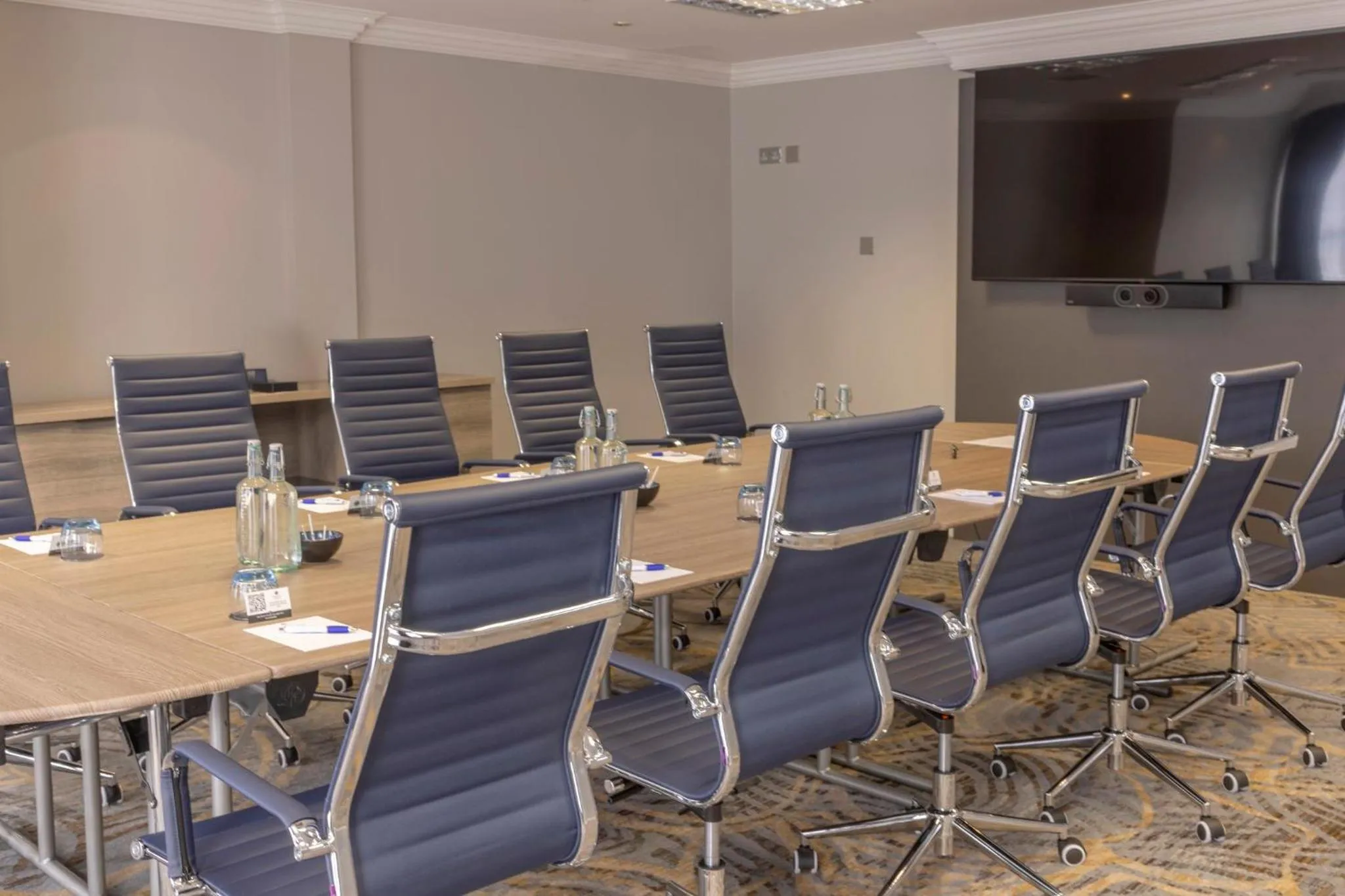 Meeting/conference room in Crowne Plaza East Midlands Airport by IHG