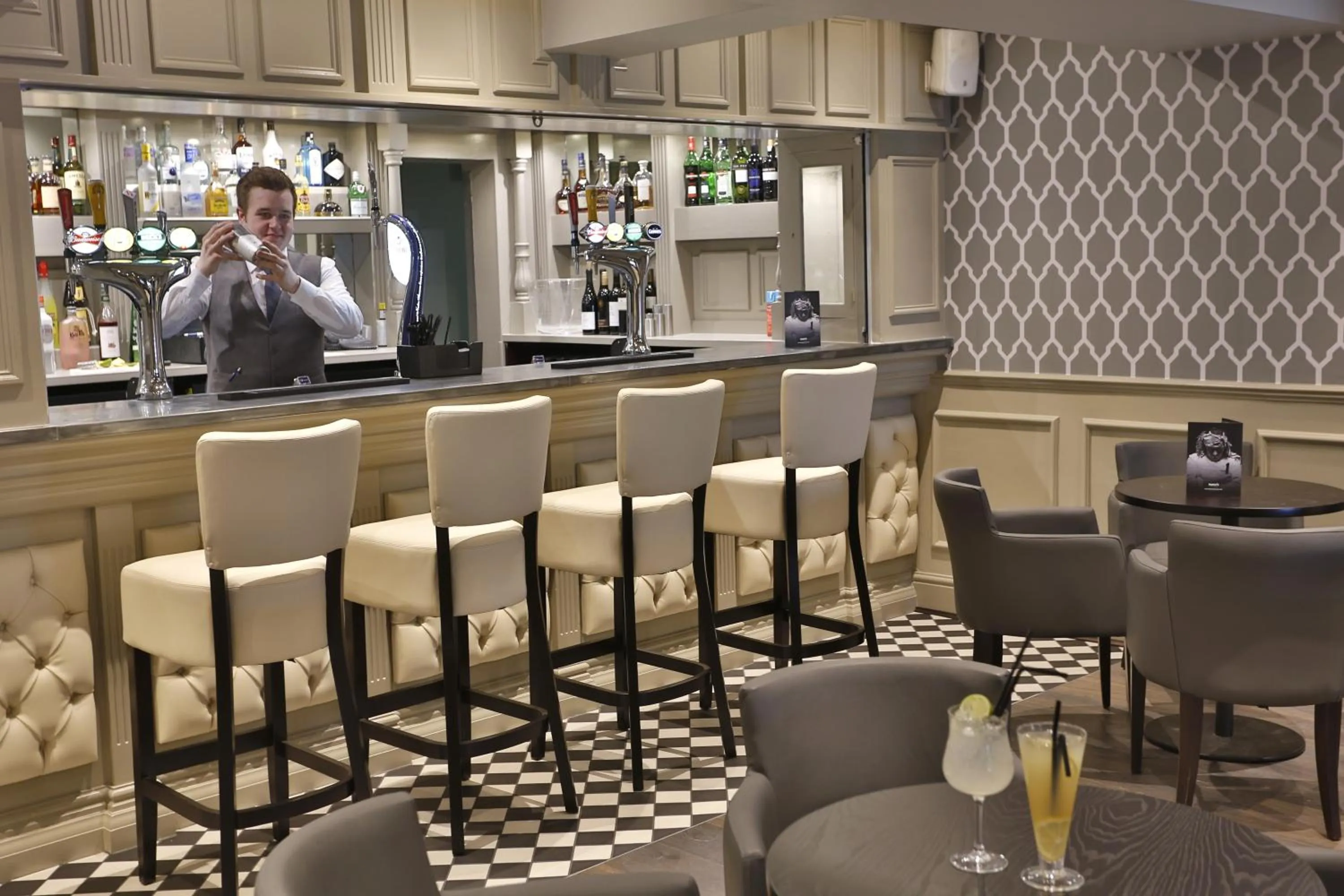 Restaurant/places to eat in Crowne Plaza East Midlands Airport by IHG