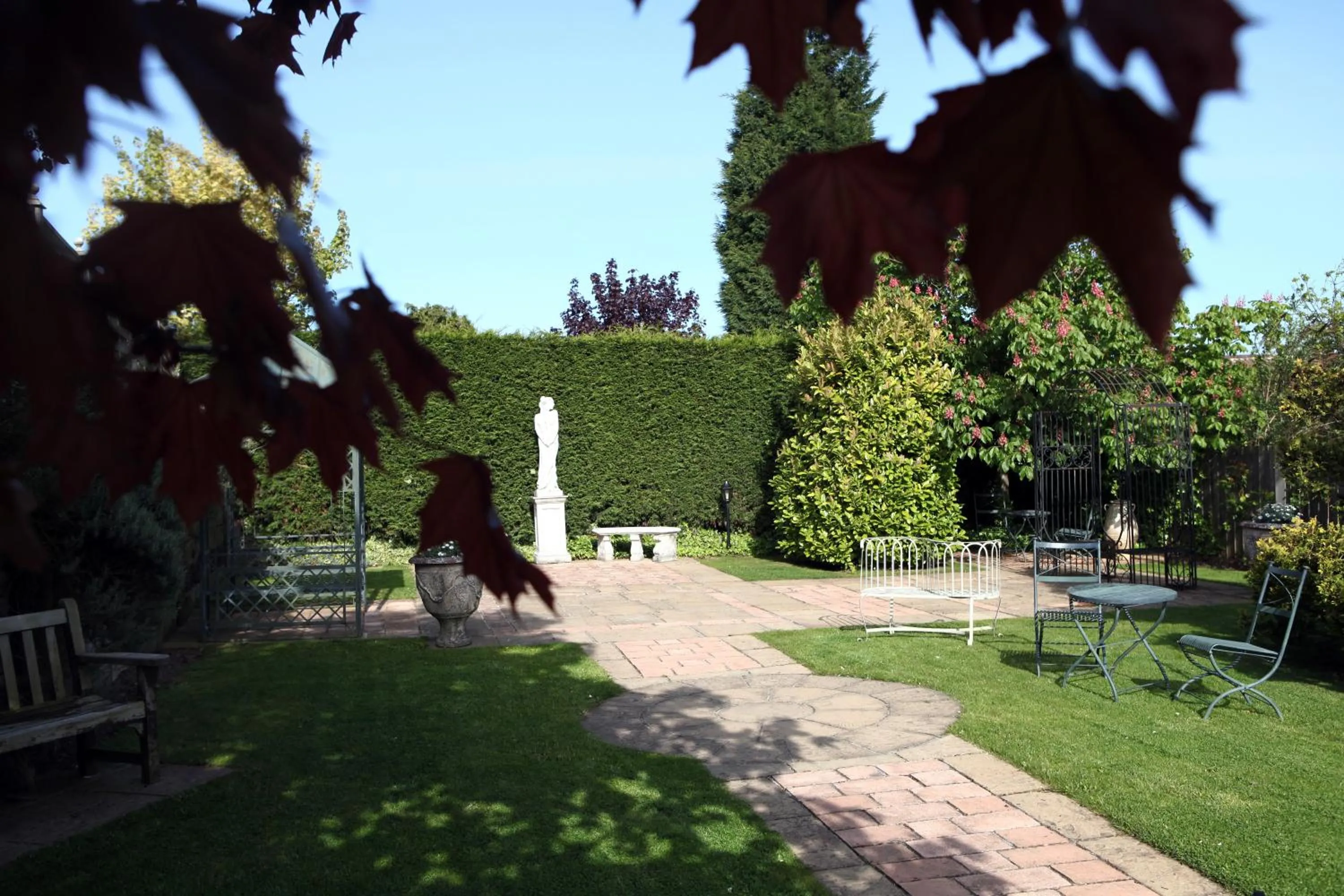 Facade/entrance in Crowne Plaza East Midlands Airport by IHG