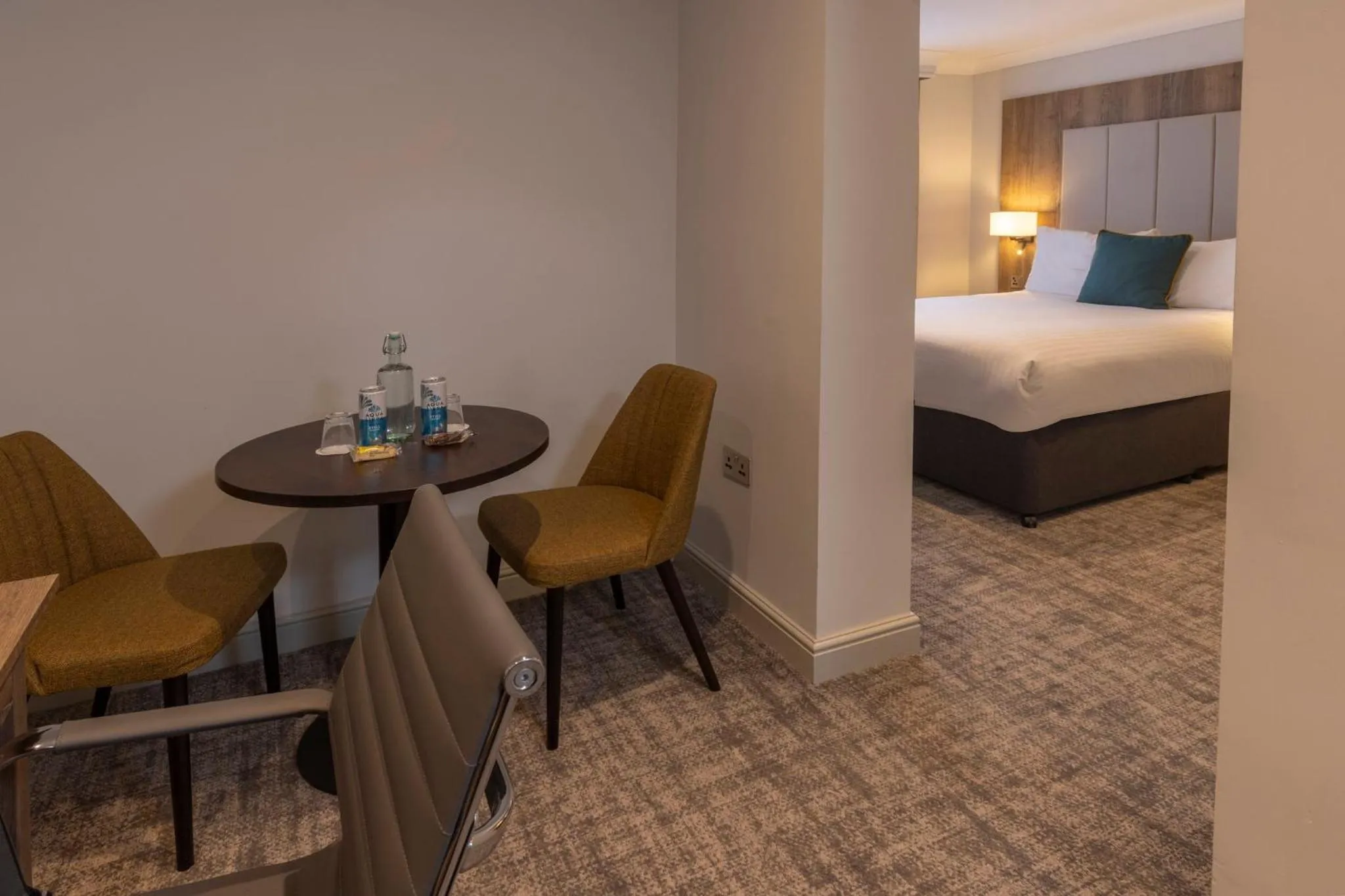 Bedroom, Bed in Crowne Plaza East Midlands Airport by IHG