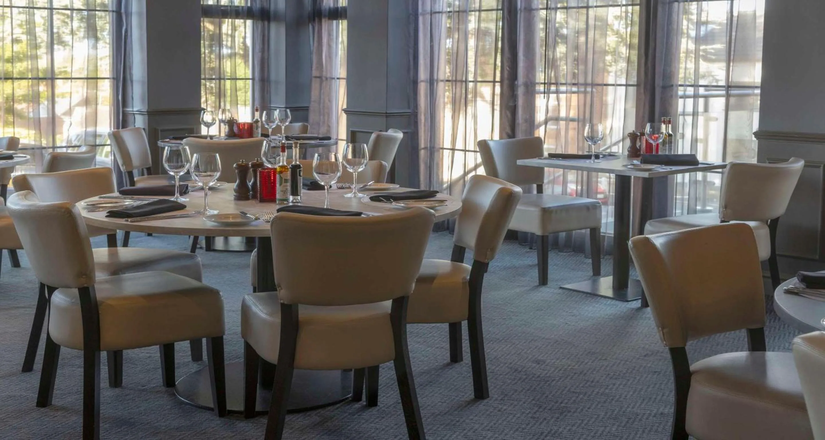 Restaurant/places to eat in Crowne Plaza East Midlands Airport by IHG