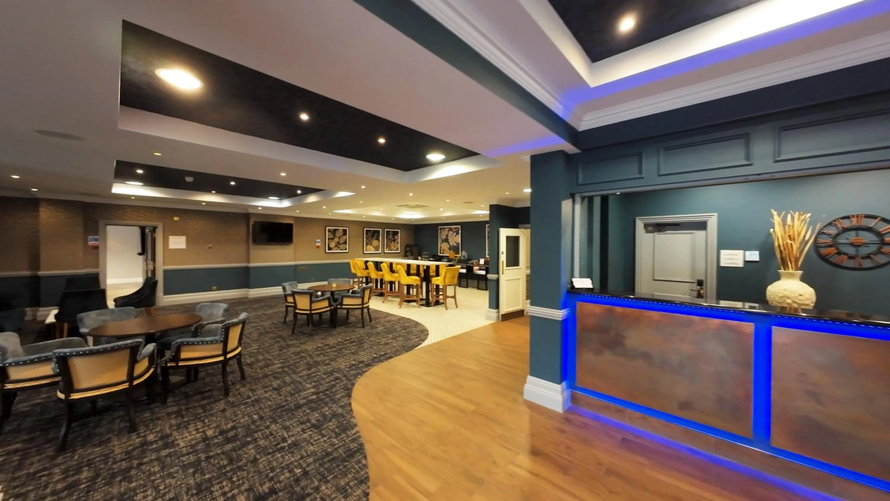 Meeting/conference room in Crowne Plaza East Midlands Airport by IHG