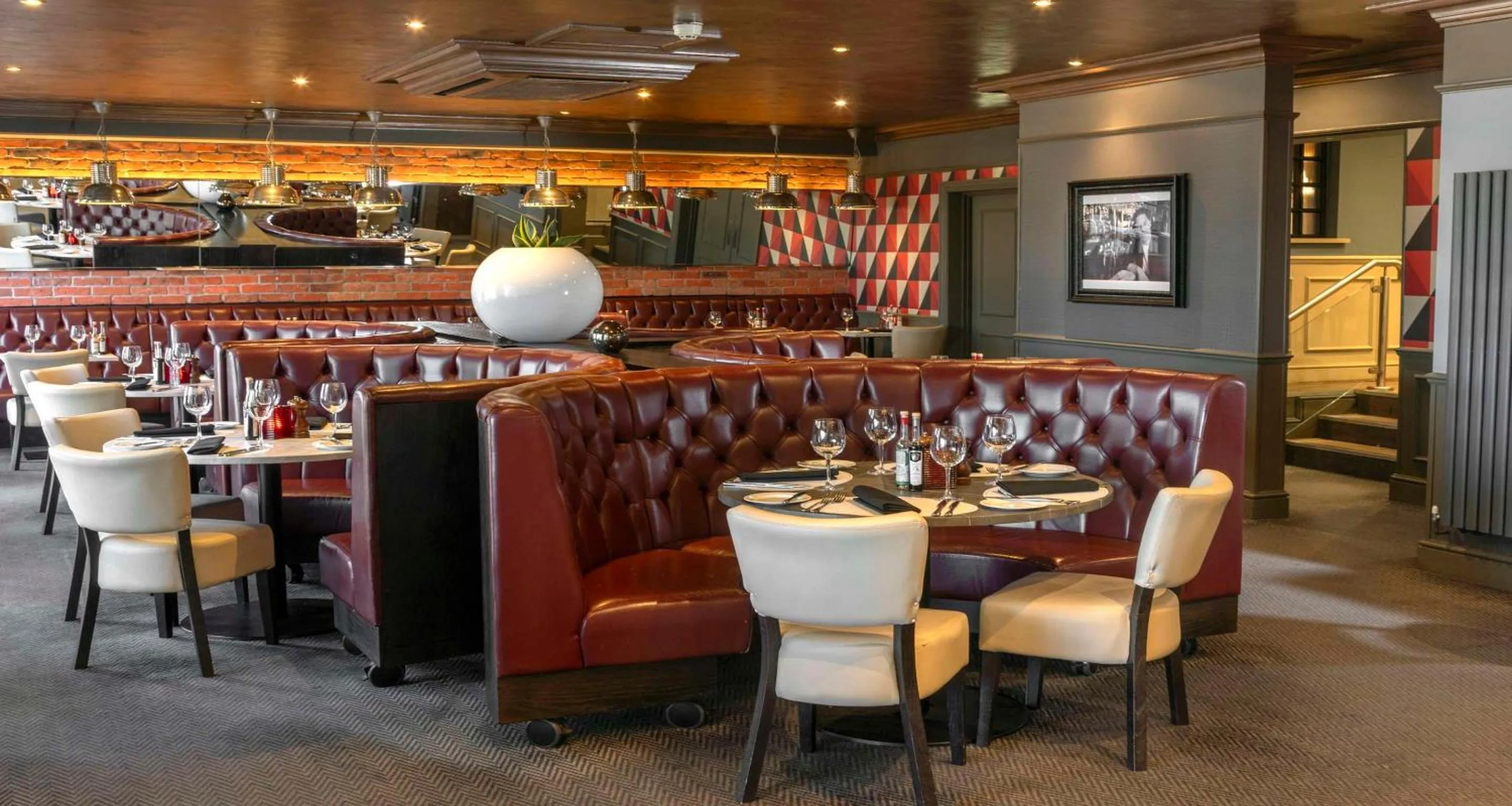 Restaurant/places to eat in Crowne Plaza East Midlands Airport by IHG