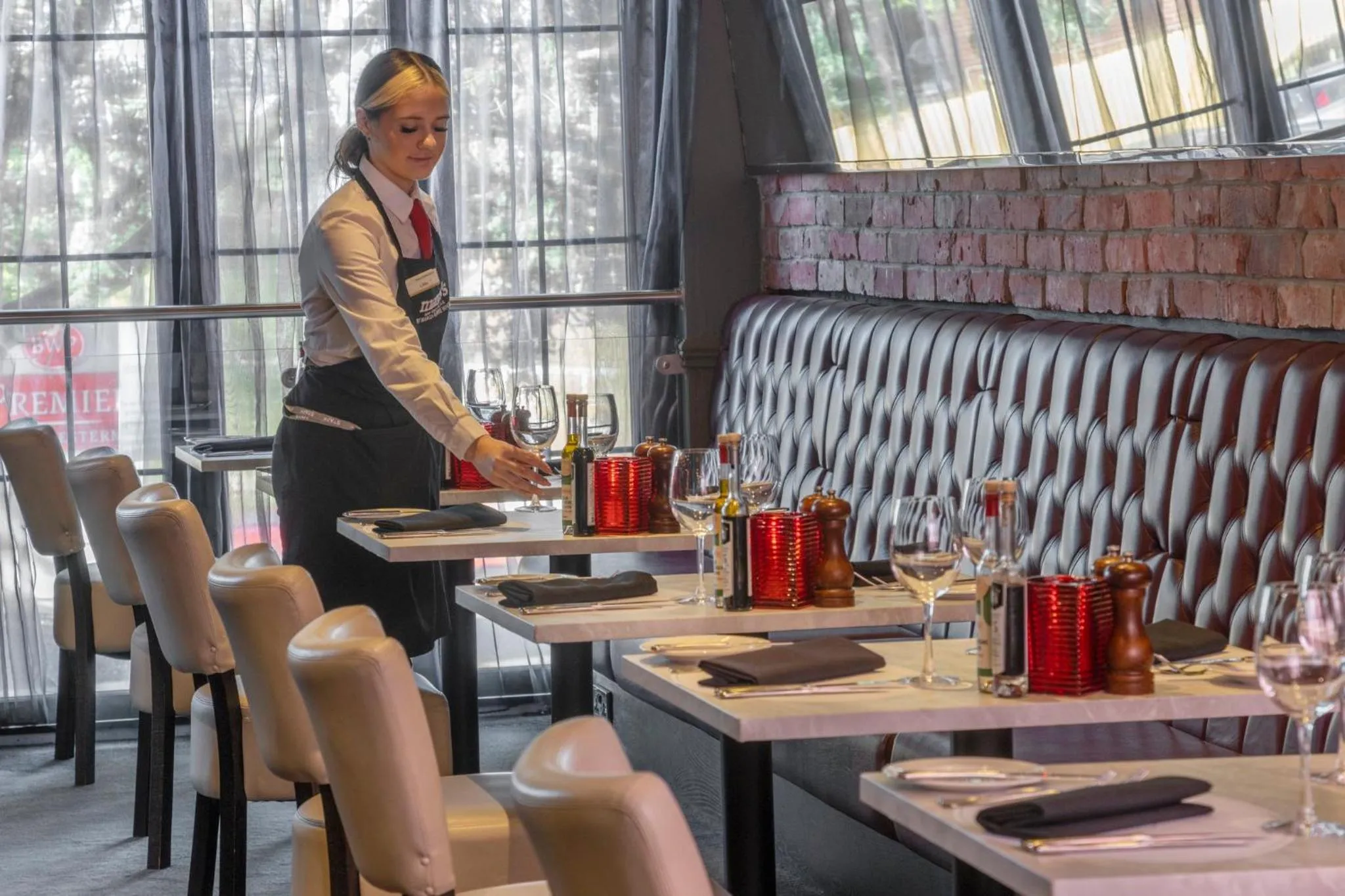 Restaurant/places to eat in Crowne Plaza East Midlands Airport by IHG