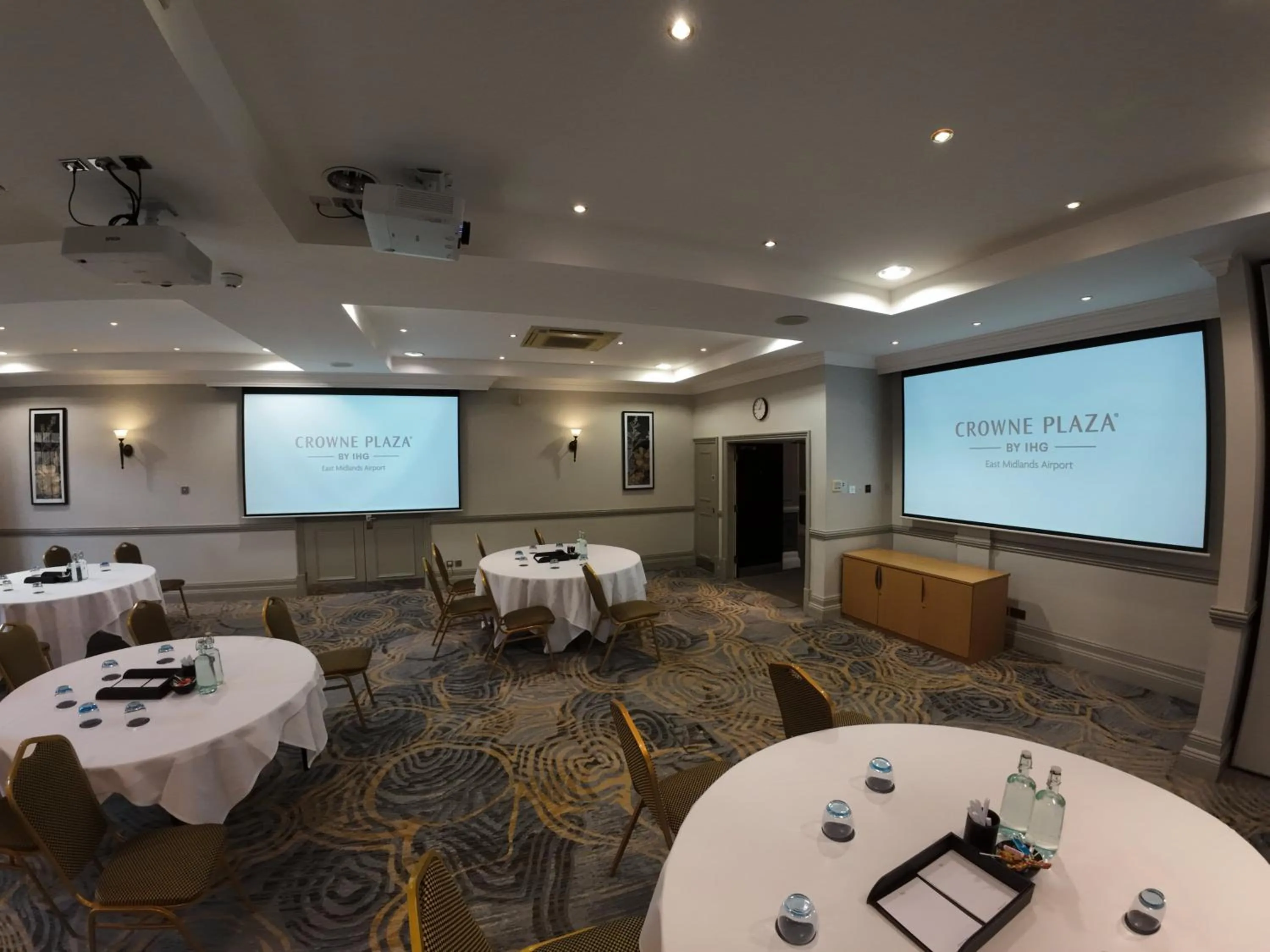 Meeting/conference room in Crowne Plaza East Midlands Airport by IHG