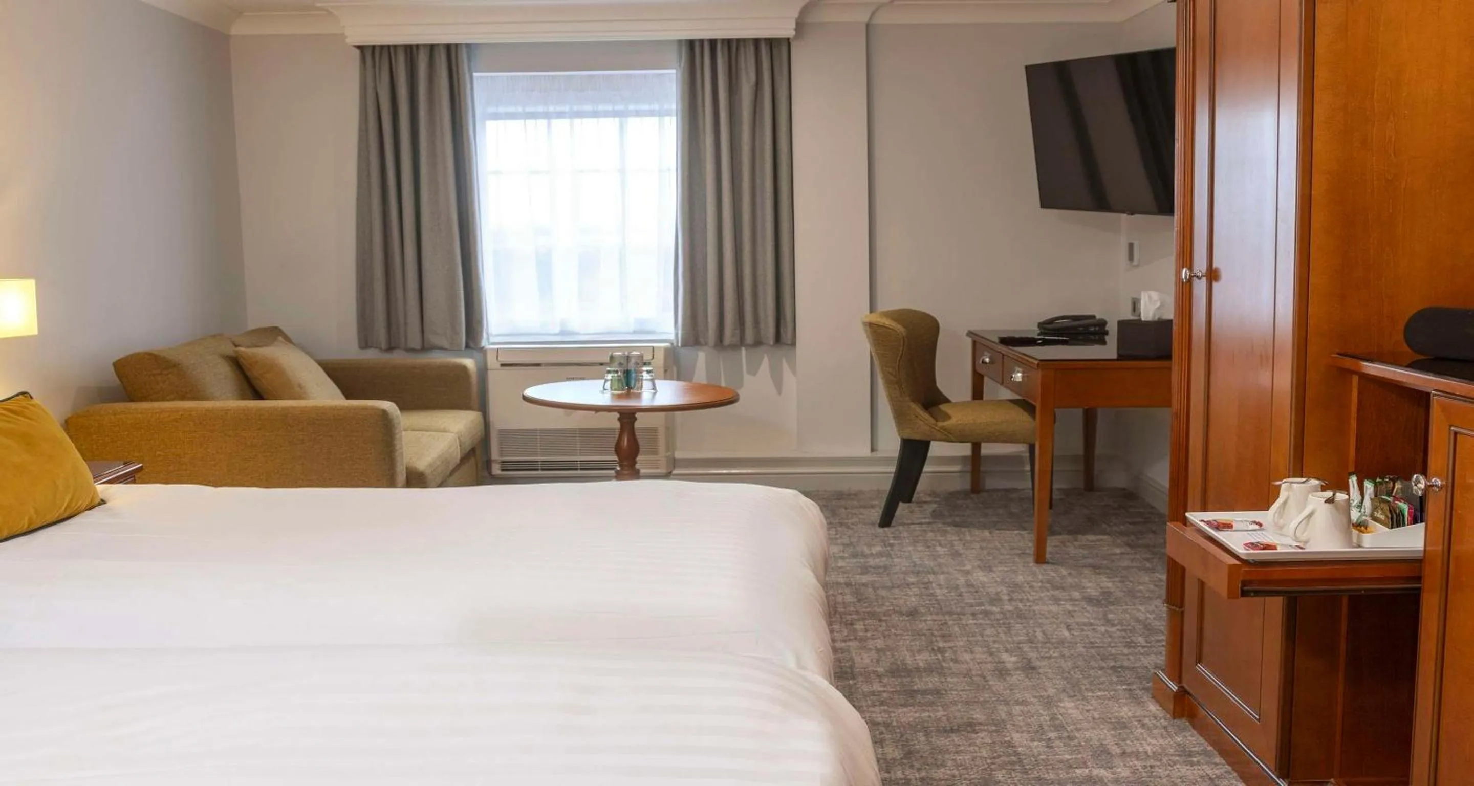 Photo of the whole room, Bed in Crowne Plaza East Midlands Airport by IHG