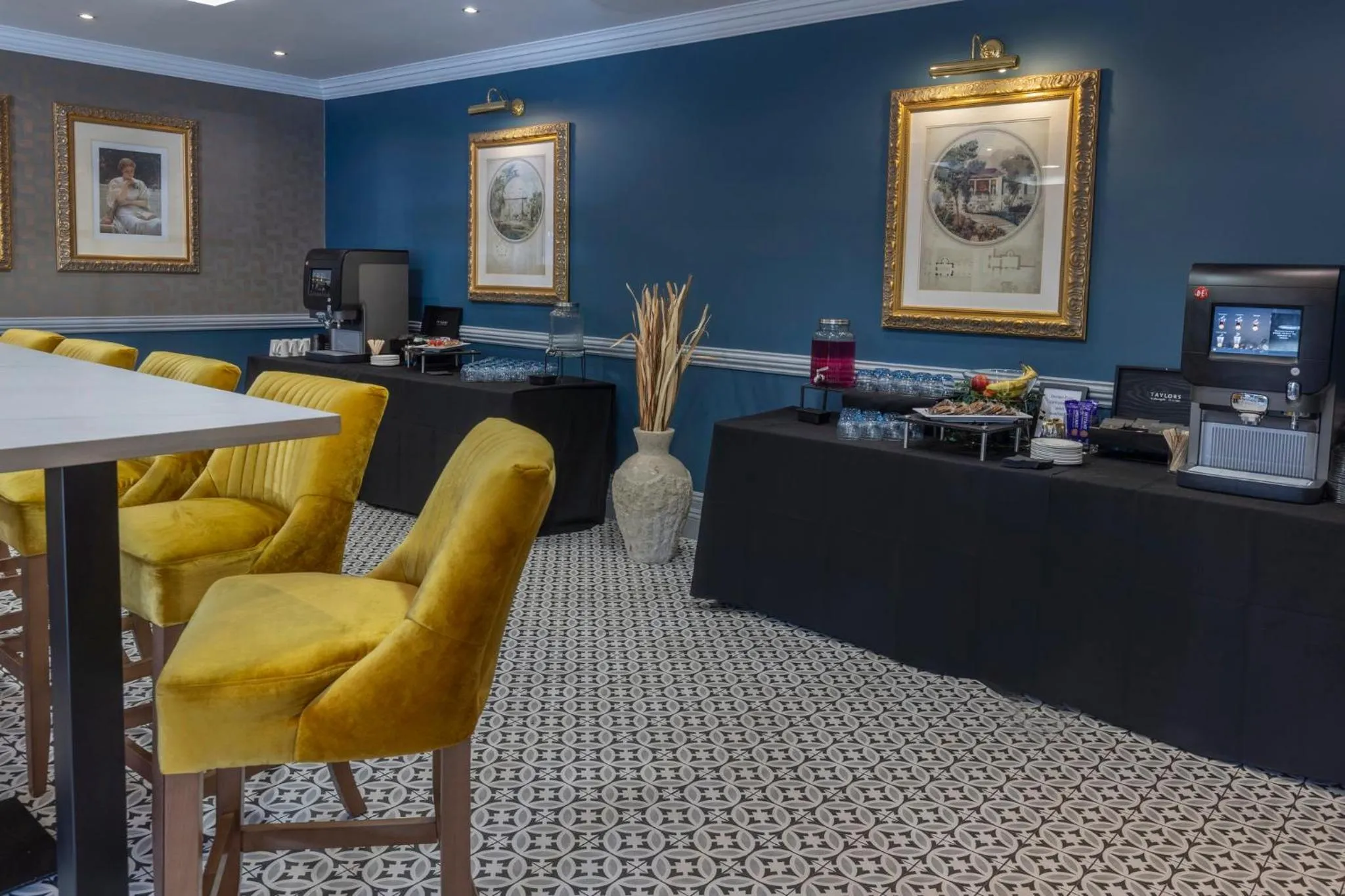 Meeting/conference room in Crowne Plaza East Midlands Airport by IHG