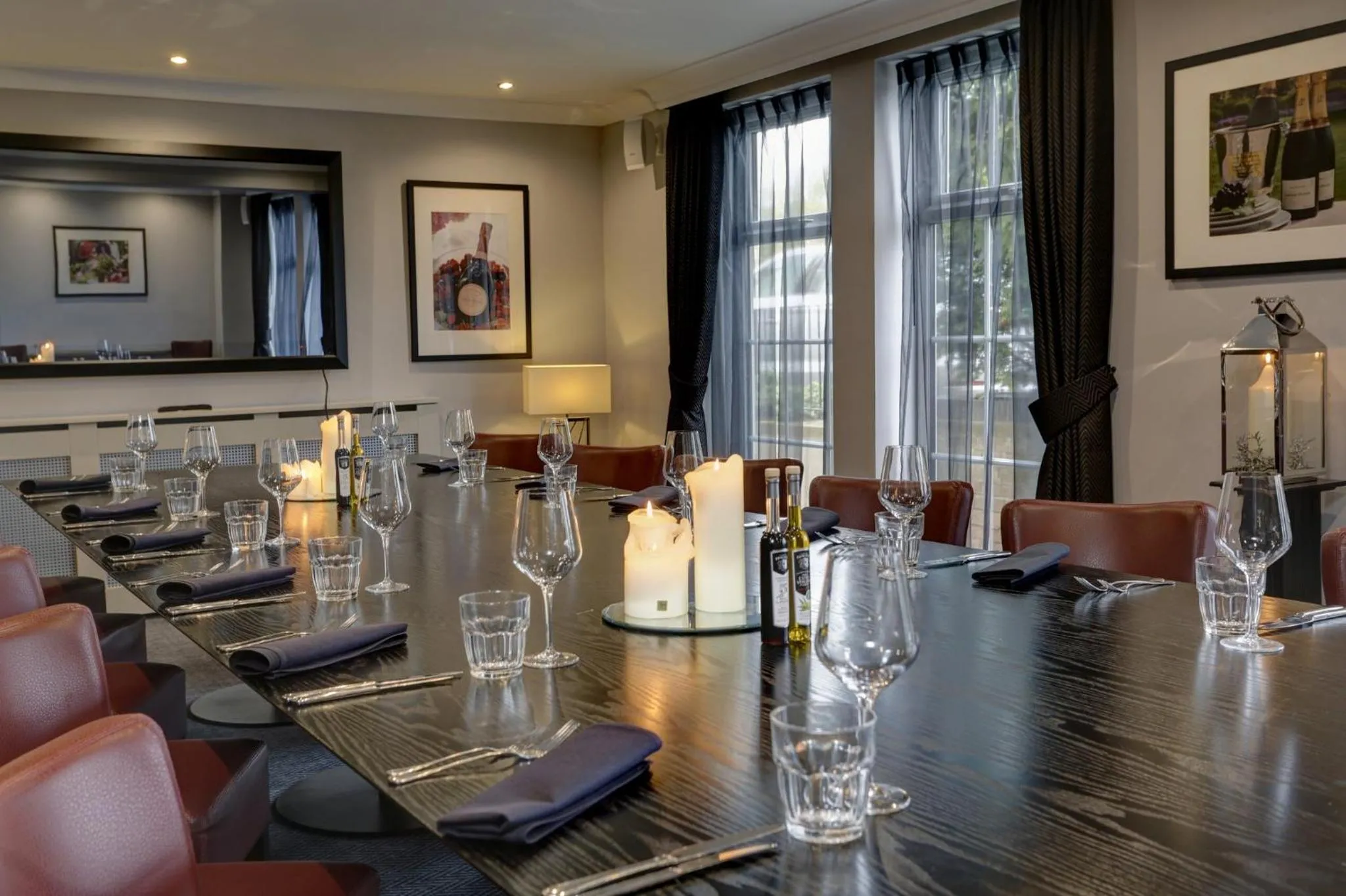 Restaurant/places to eat in Crowne Plaza East Midlands Airport by IHG