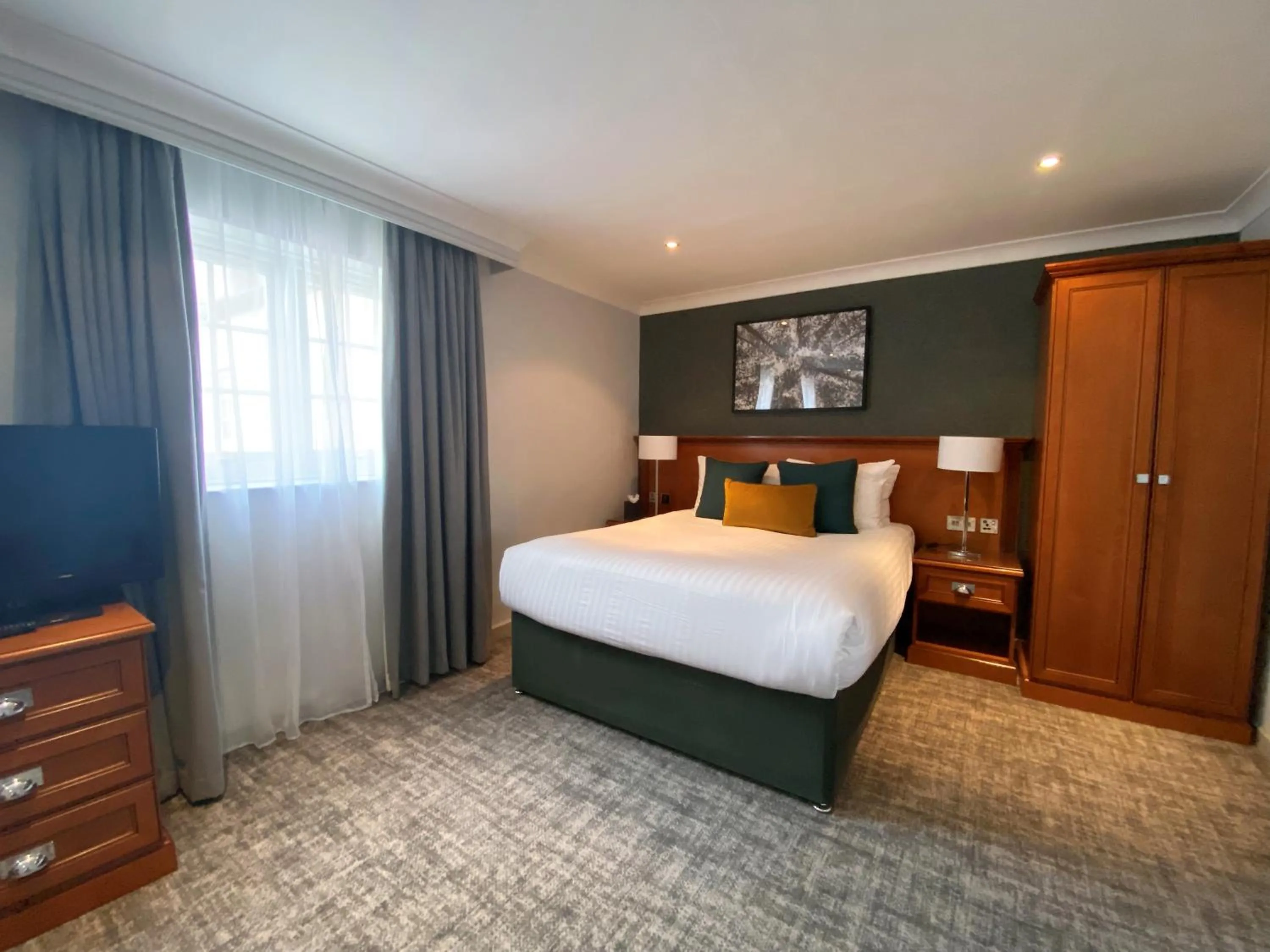 Bed in Crowne Plaza East Midlands Airport by IHG