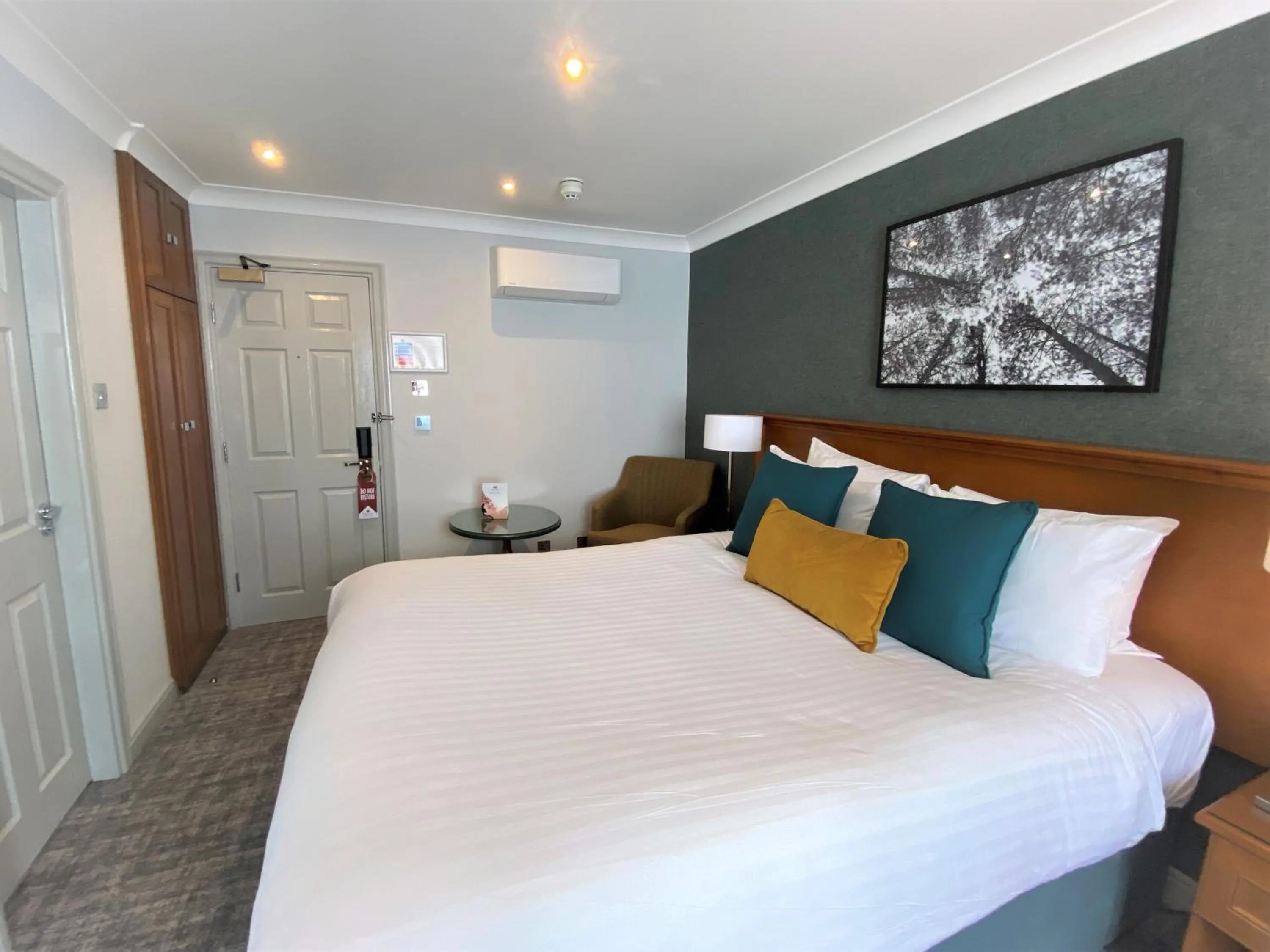 Bed in Crowne Plaza East Midlands Airport by IHG