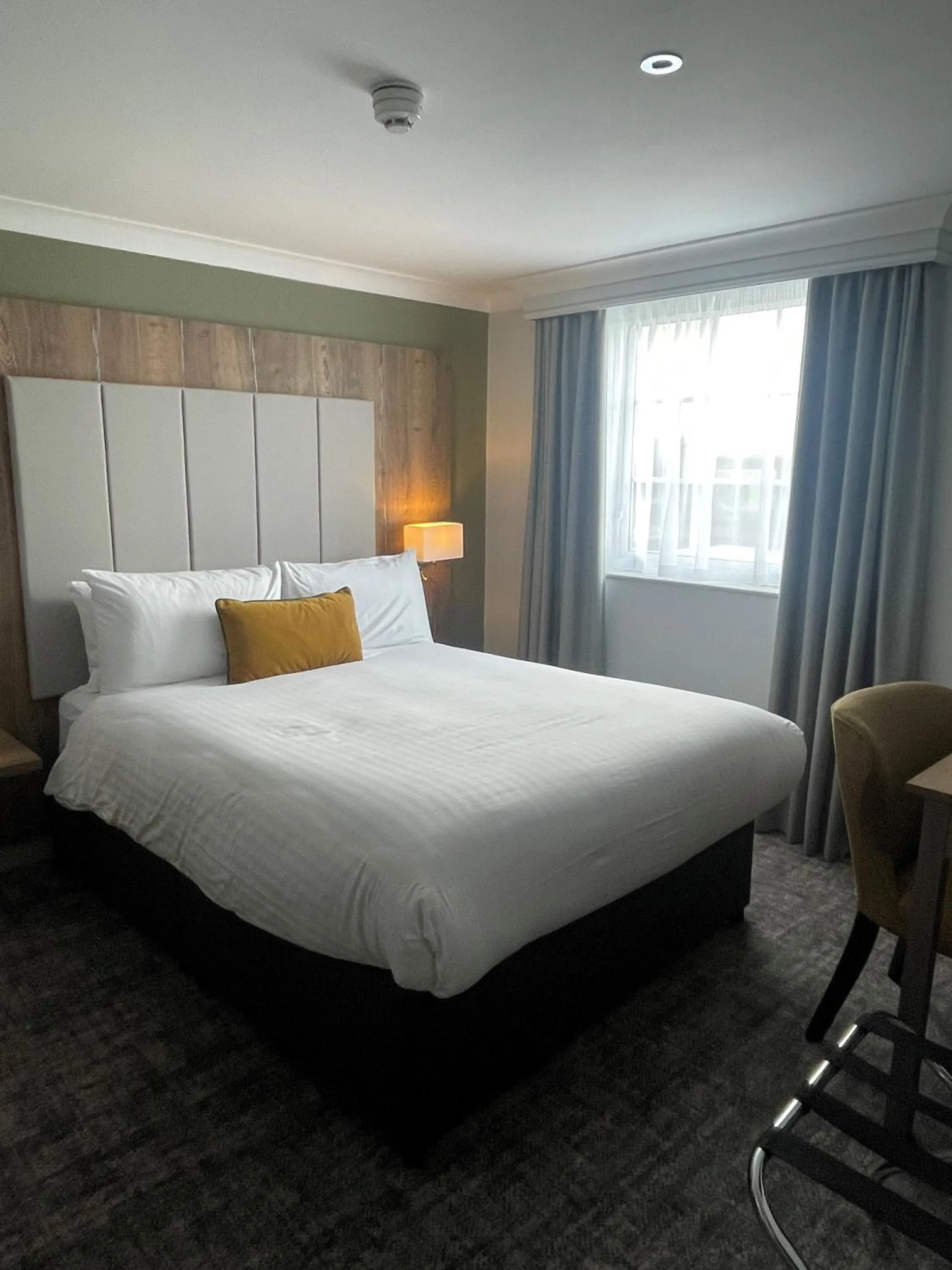 Bed in Crowne Plaza East Midlands Airport by IHG