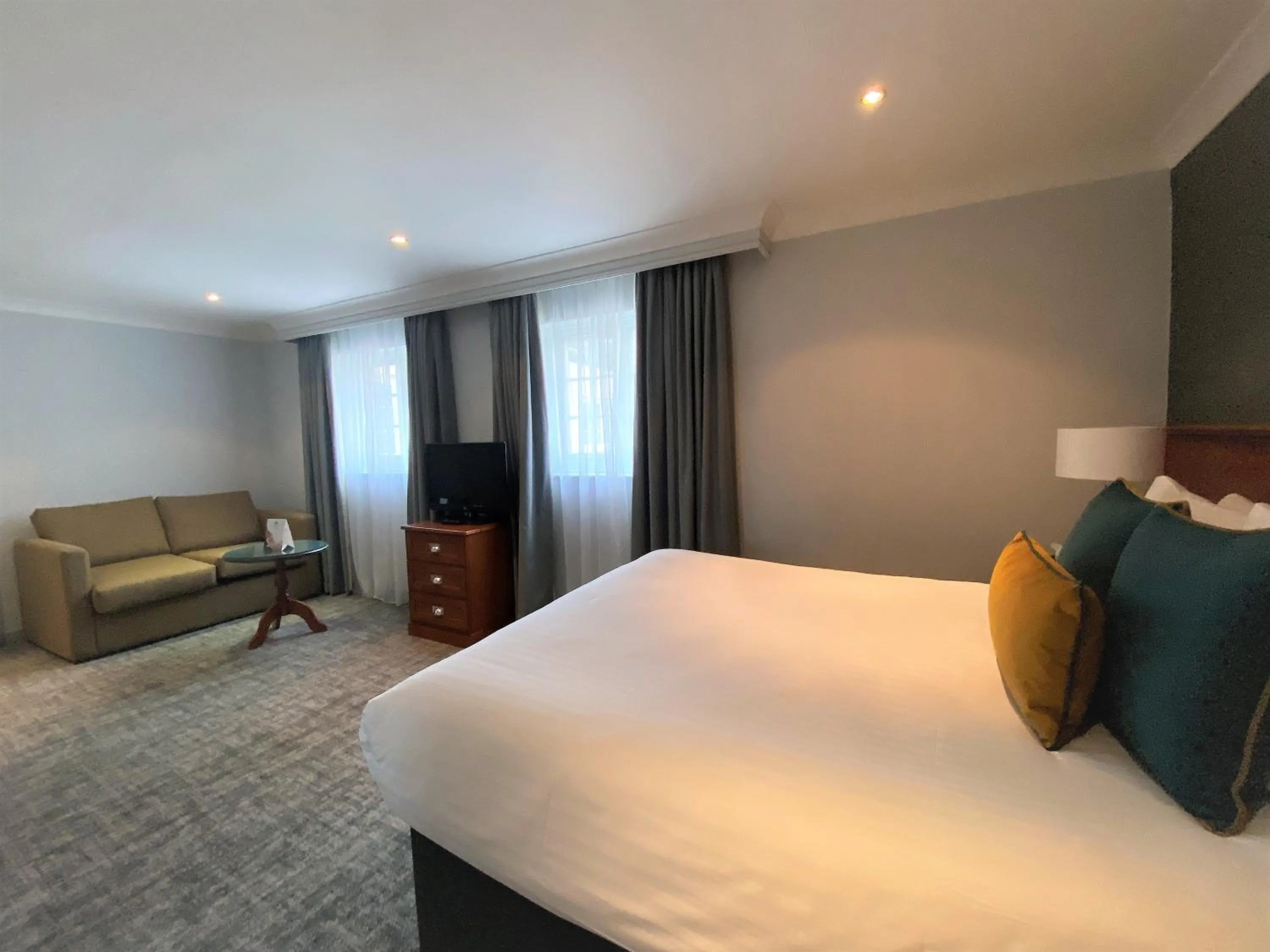 Bed in Crowne Plaza East Midlands Airport by IHG