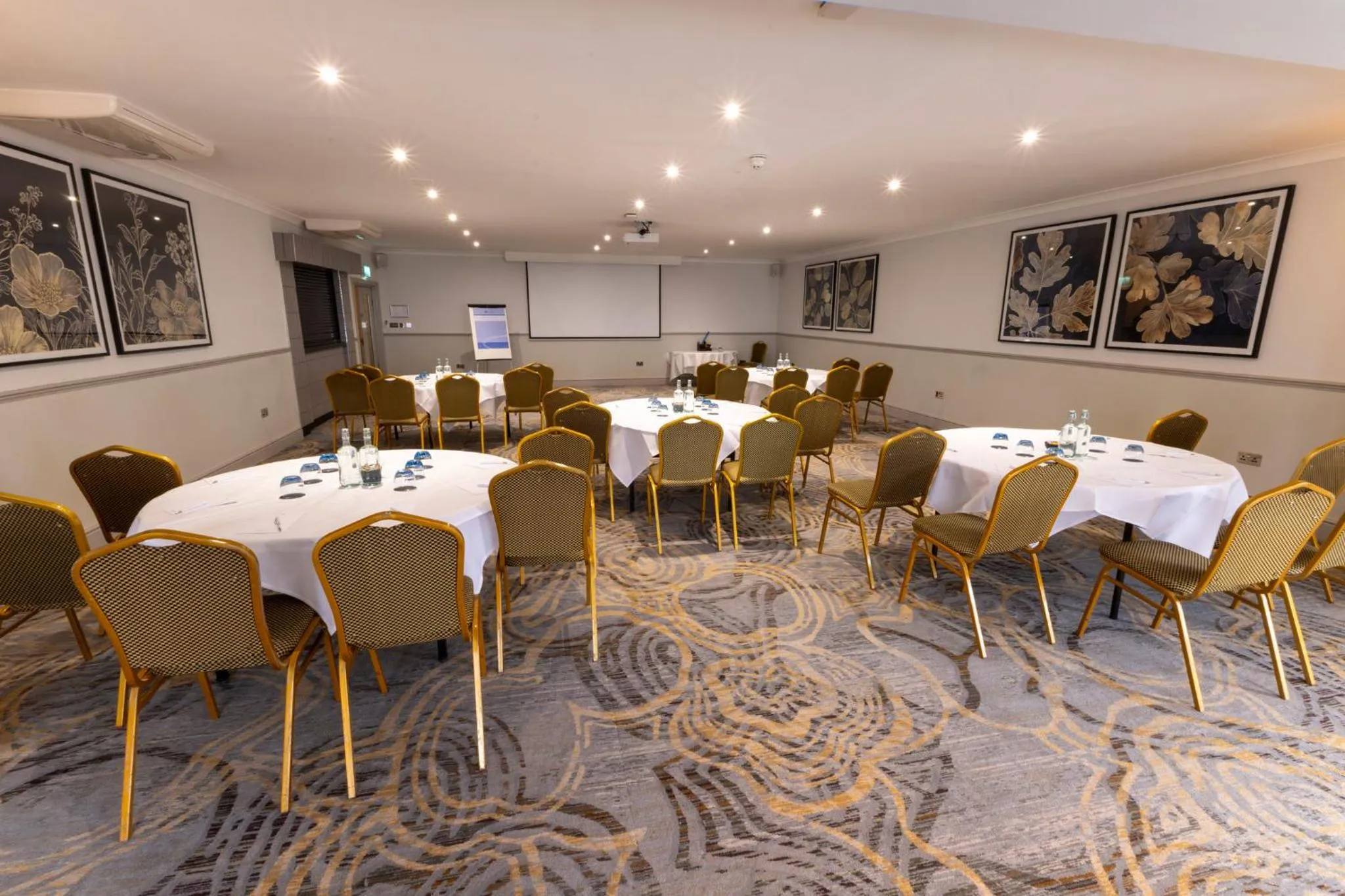 Meeting/conference room in Crowne Plaza East Midlands Airport by IHG
