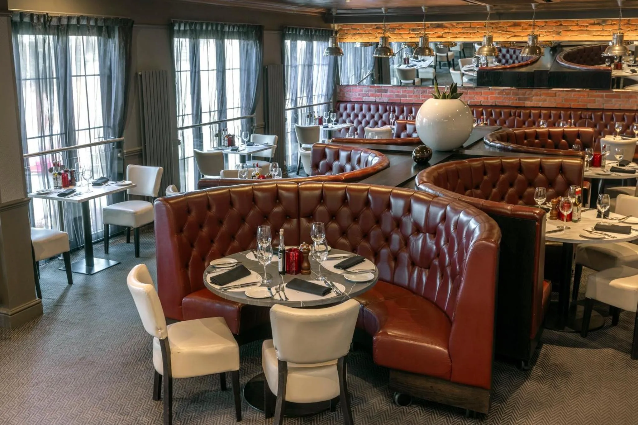 Restaurant/places to eat in Crowne Plaza East Midlands Airport by IHG