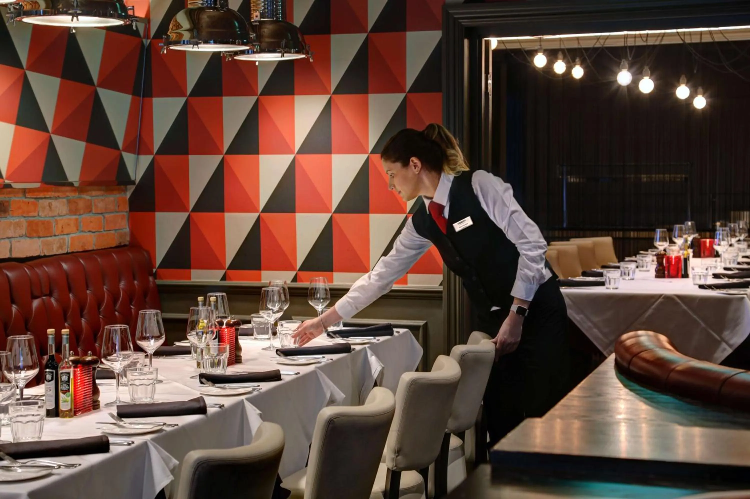 Restaurant/places to eat in Crowne Plaza East Midlands Airport by IHG