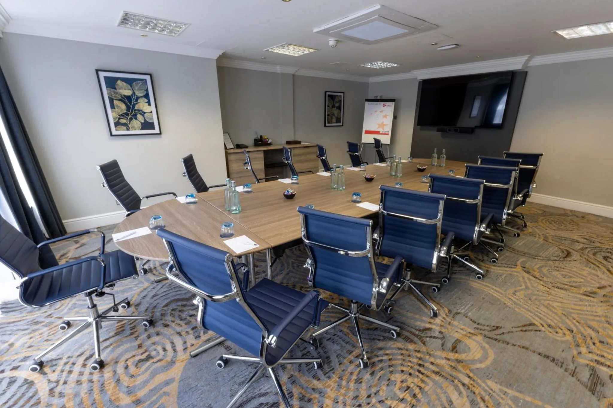 Meeting/conference room in Crowne Plaza East Midlands Airport by IHG