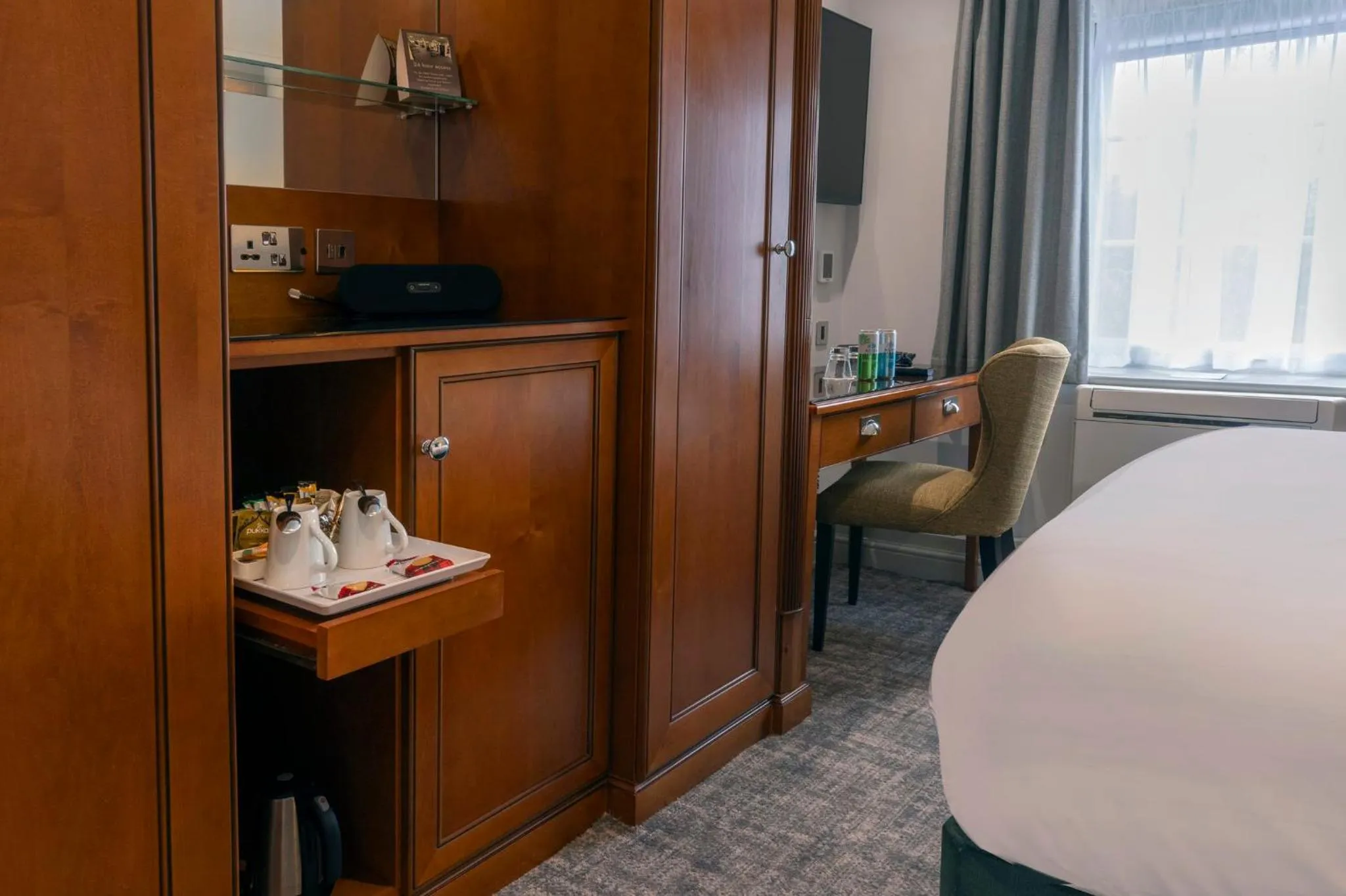 Photo of the whole room, Bed in Crowne Plaza East Midlands Airport by IHG