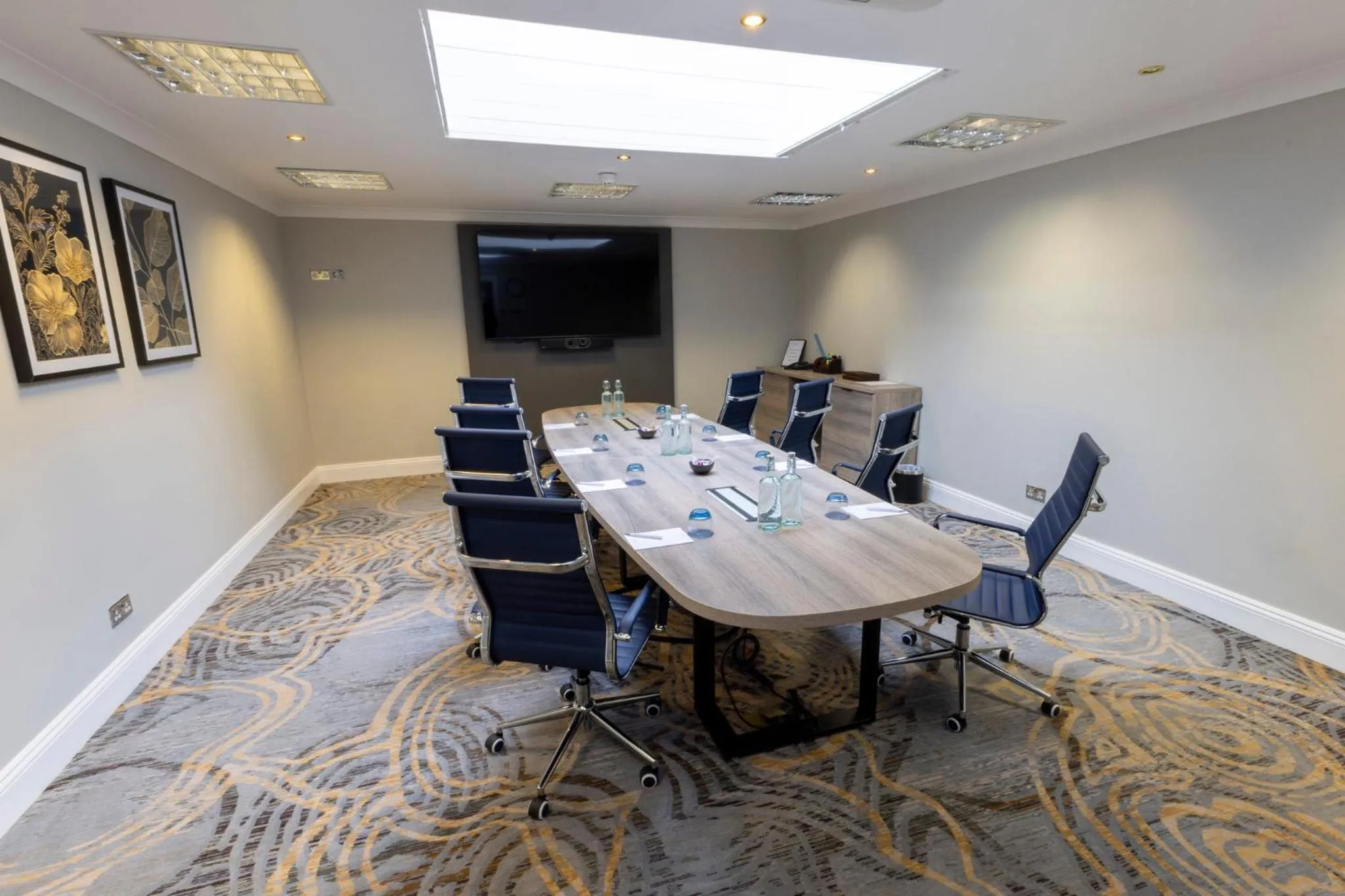 Meeting/conference room in Crowne Plaza East Midlands Airport by IHG