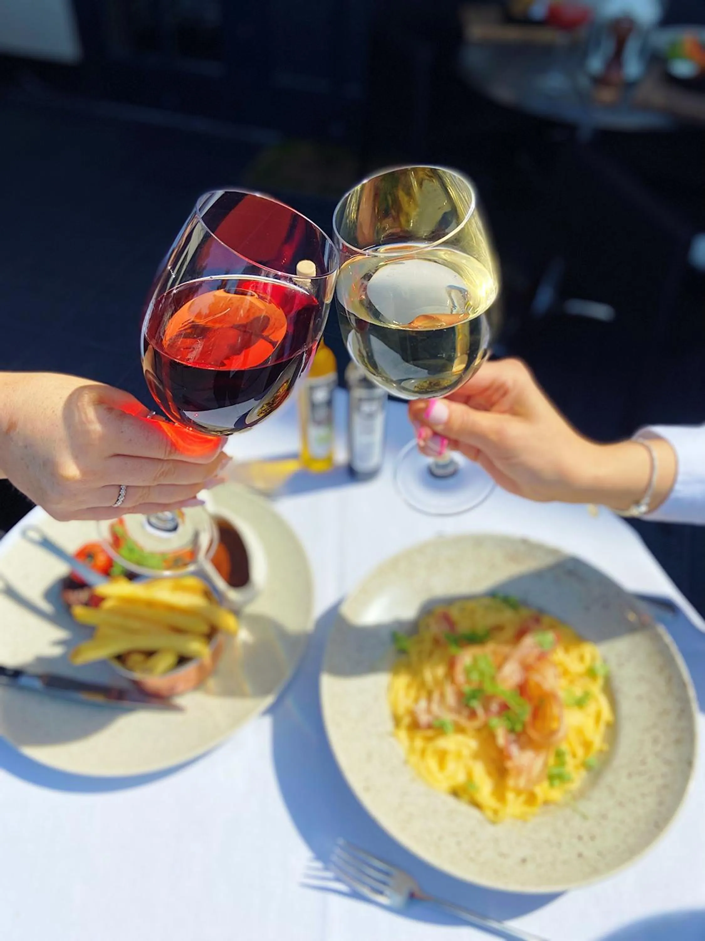 Food and drinks in Crowne Plaza East Midlands Airport by IHG