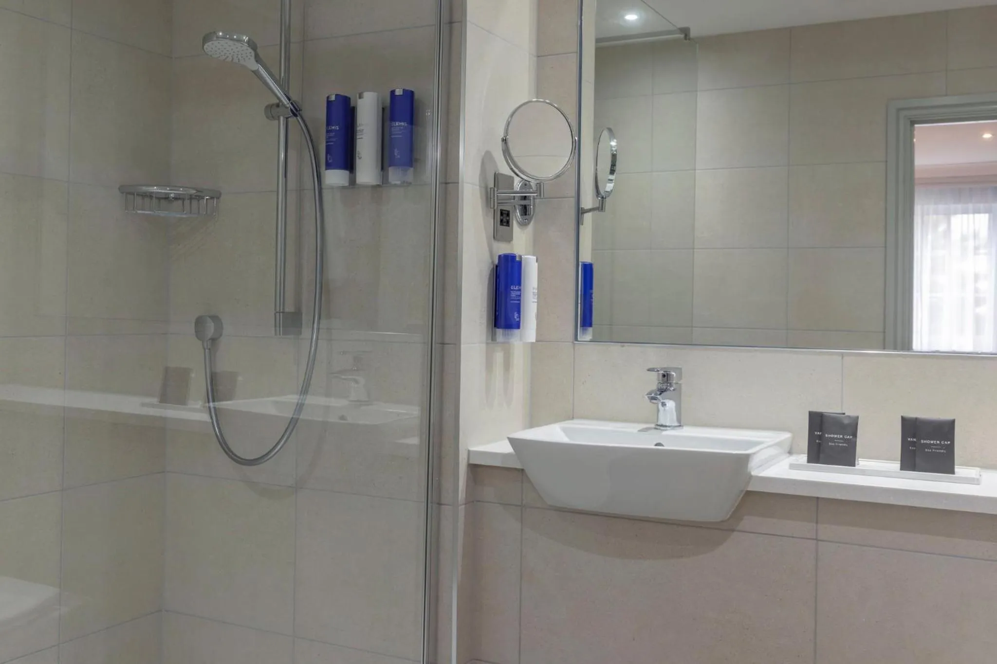 Bathroom in Crowne Plaza East Midlands Airport by IHG