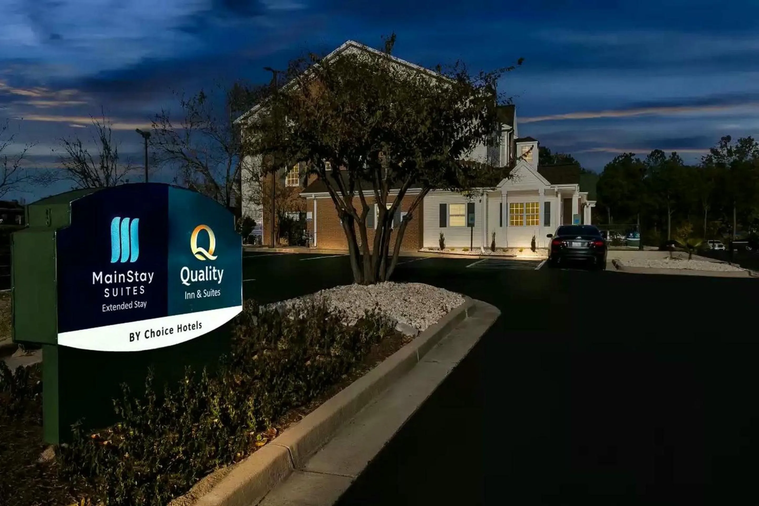 Property building in Quality Inn & Suites Columbia Harbison