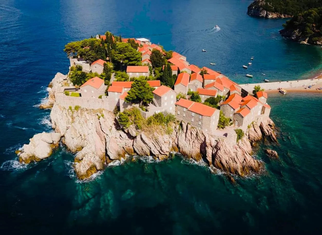 Nearby landmark in Luxe Azure Residence