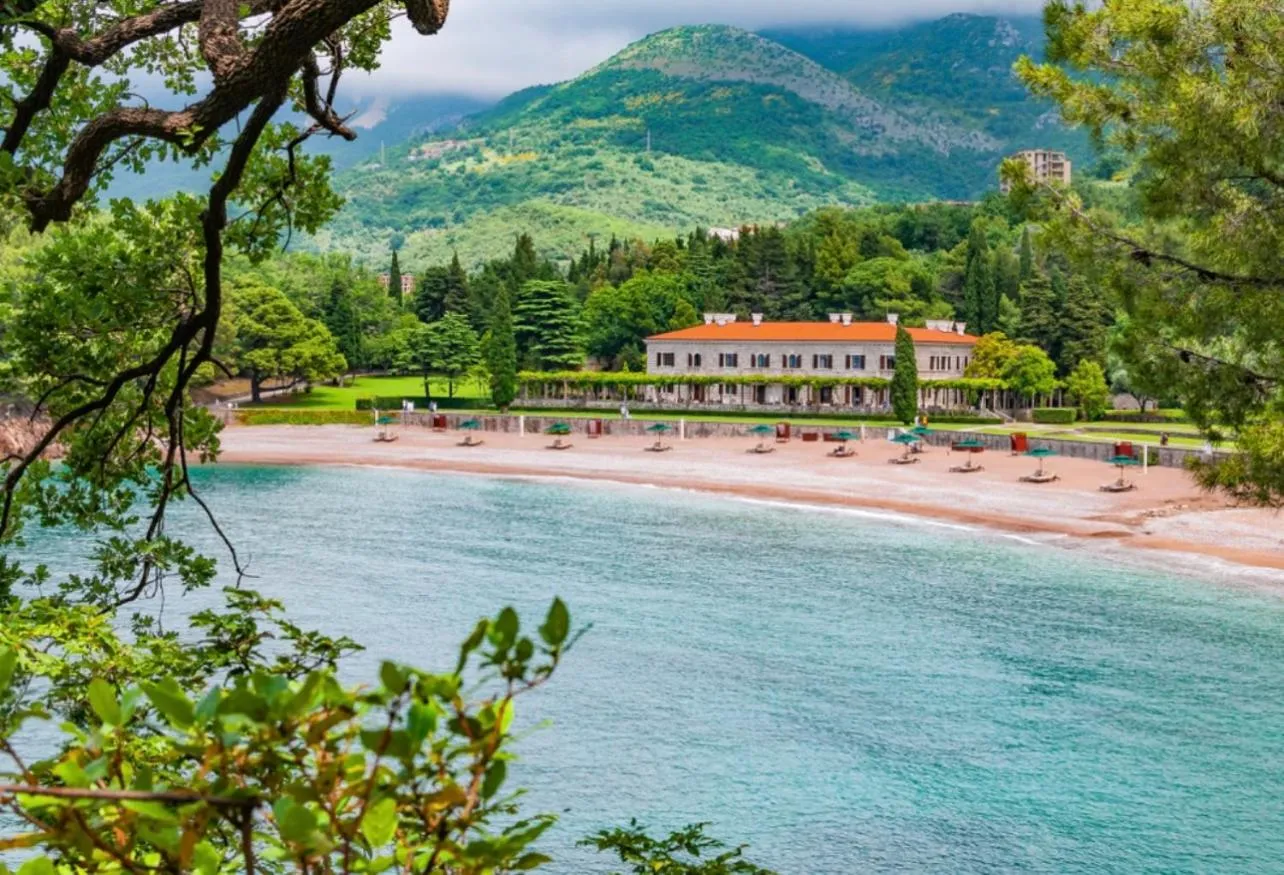 Nearby landmark in Luxe Azure Residence