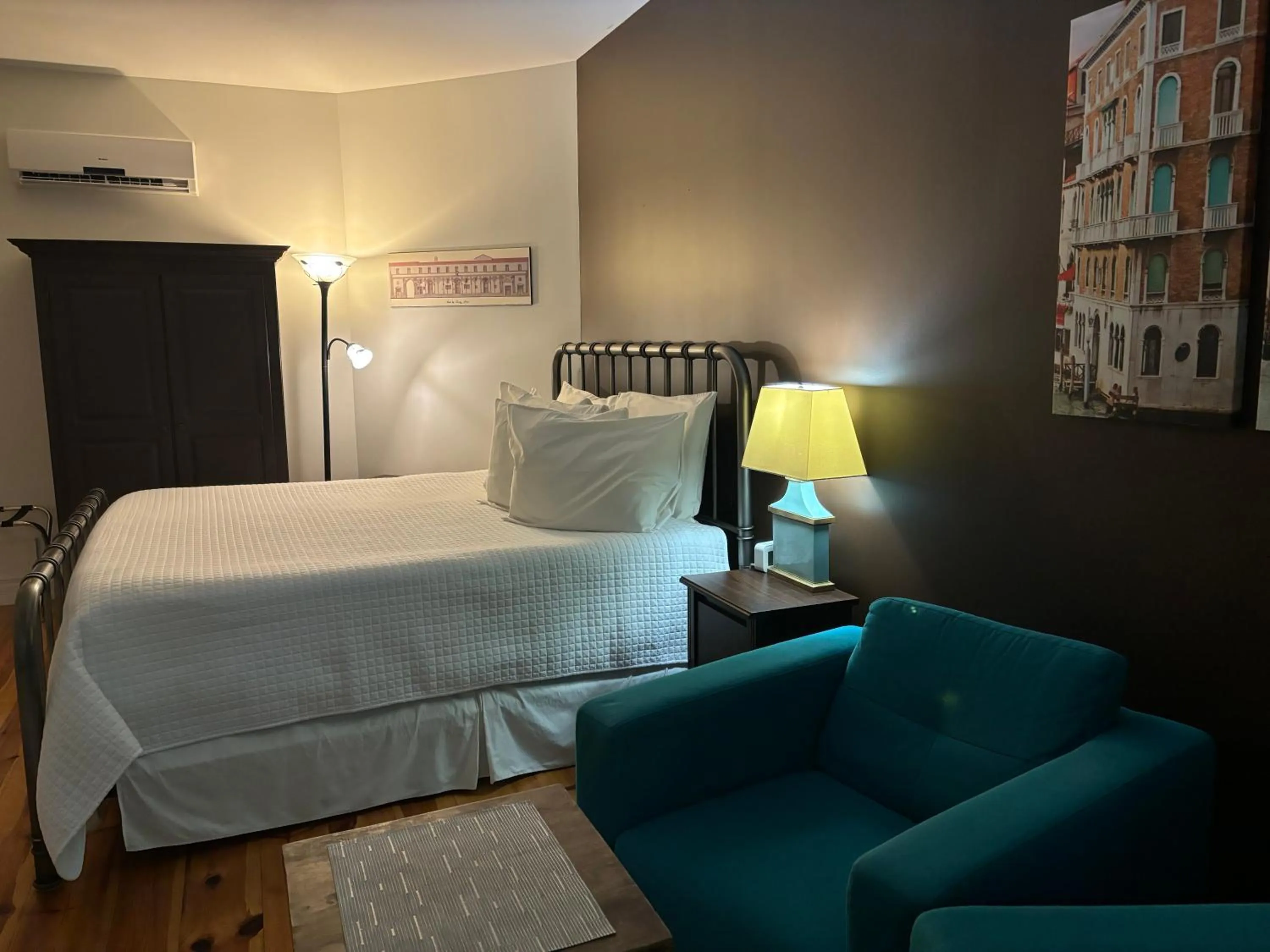 Bedroom, Bed in Belle de Nuit