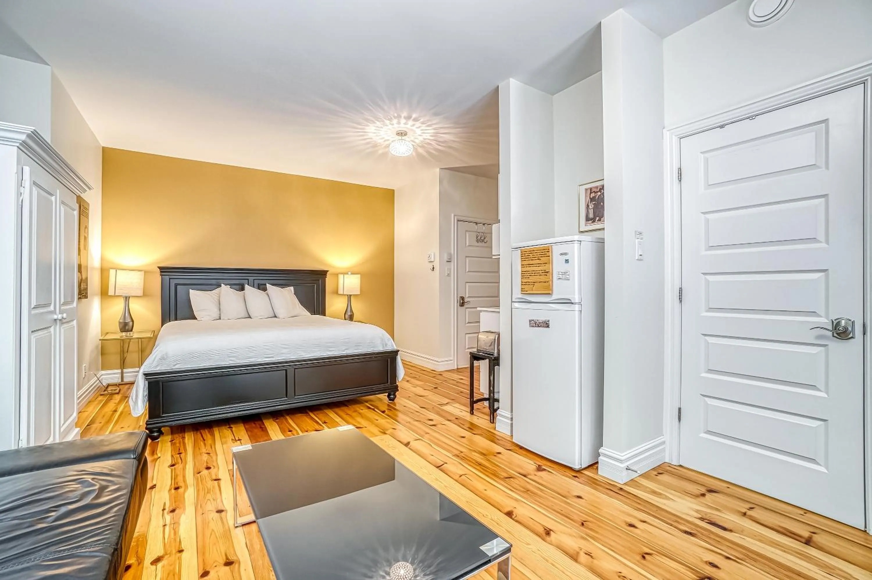 Photo of the whole room, Bed in Belle de Nuit