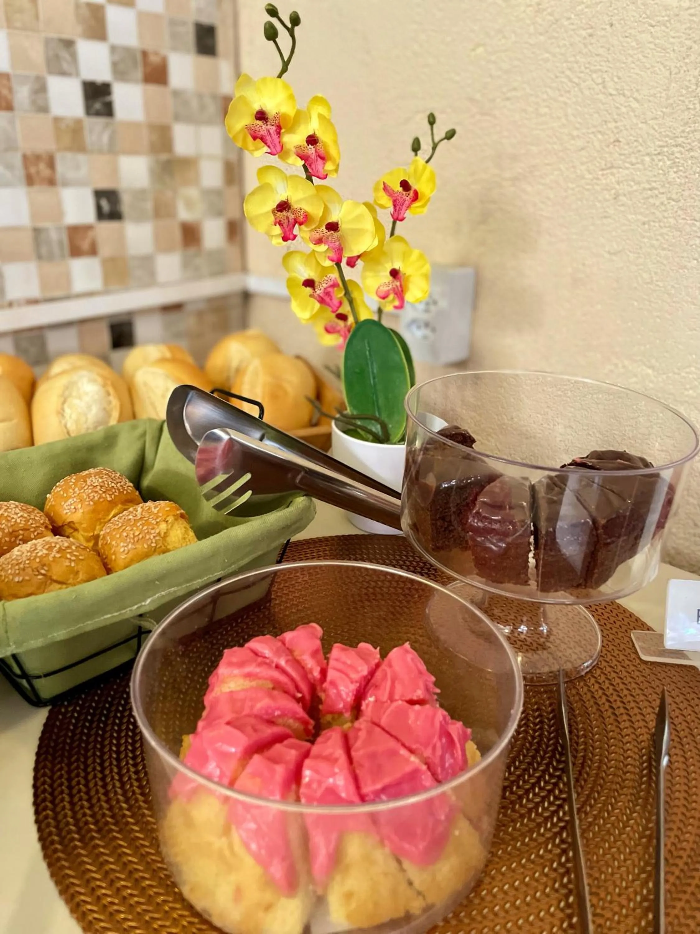 Buffet breakfast in Do Adriano Suites