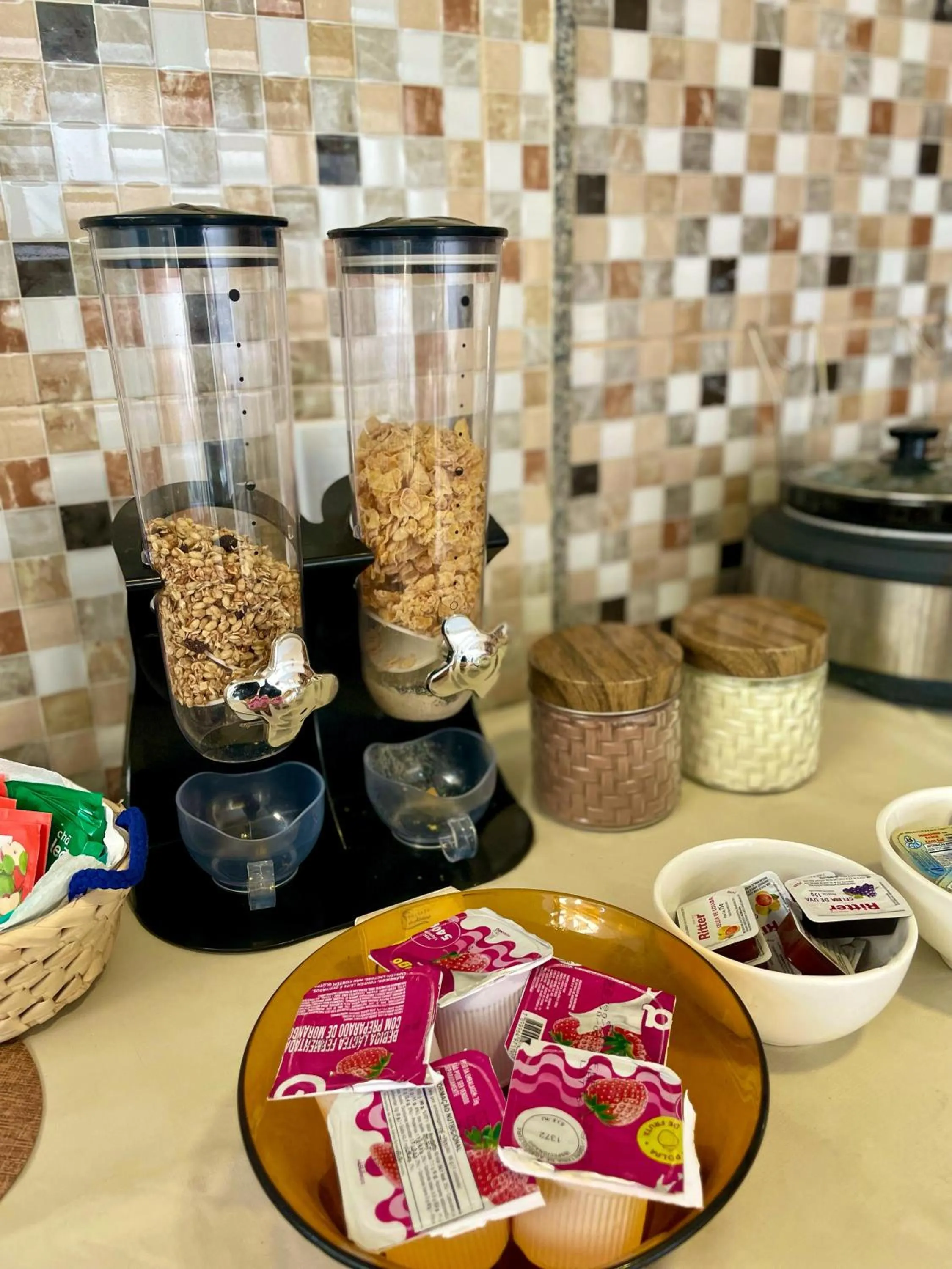 Breakfast in Do Adriano Suites