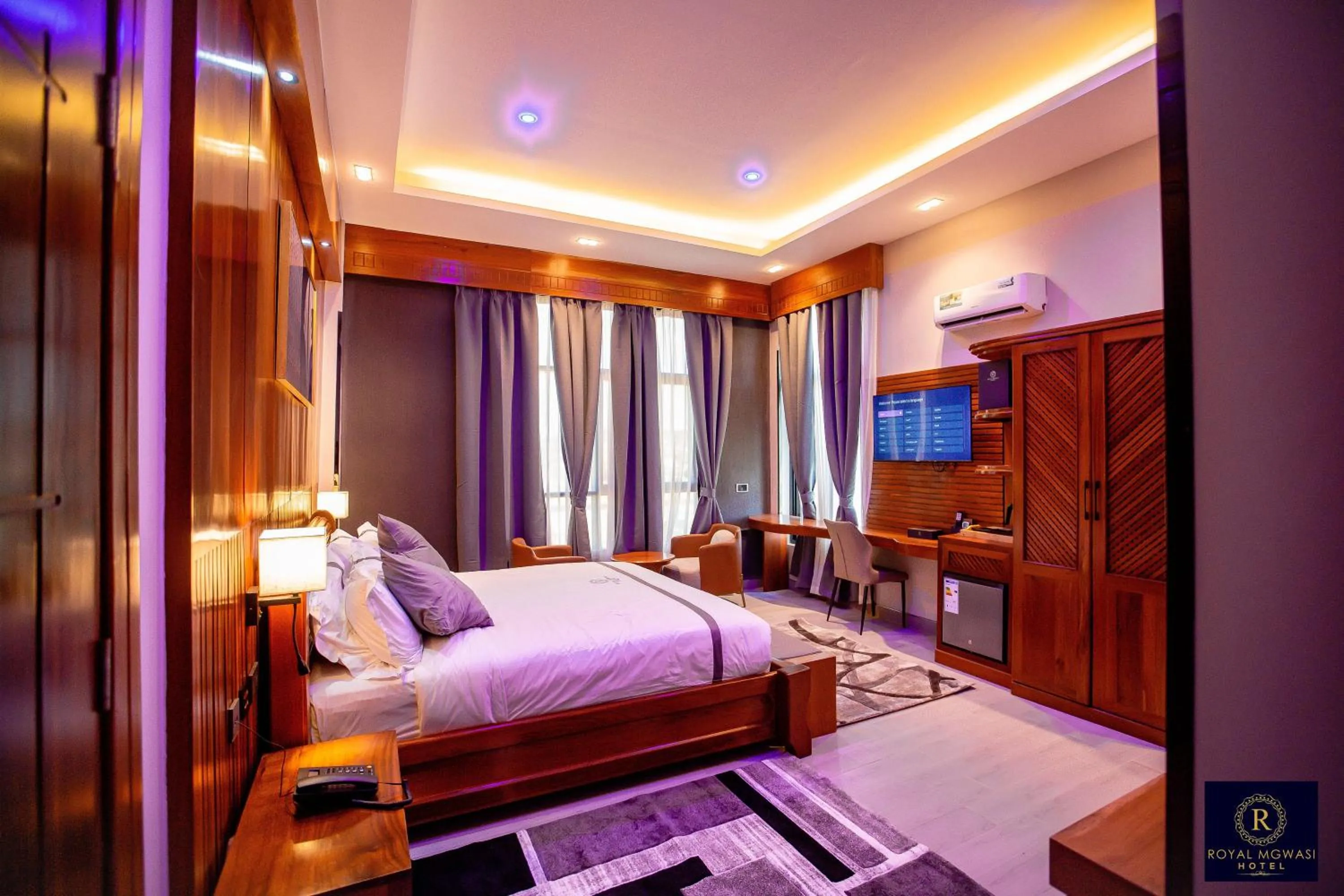 TV and multimedia, Bed in Royal Mgwasi Hotel