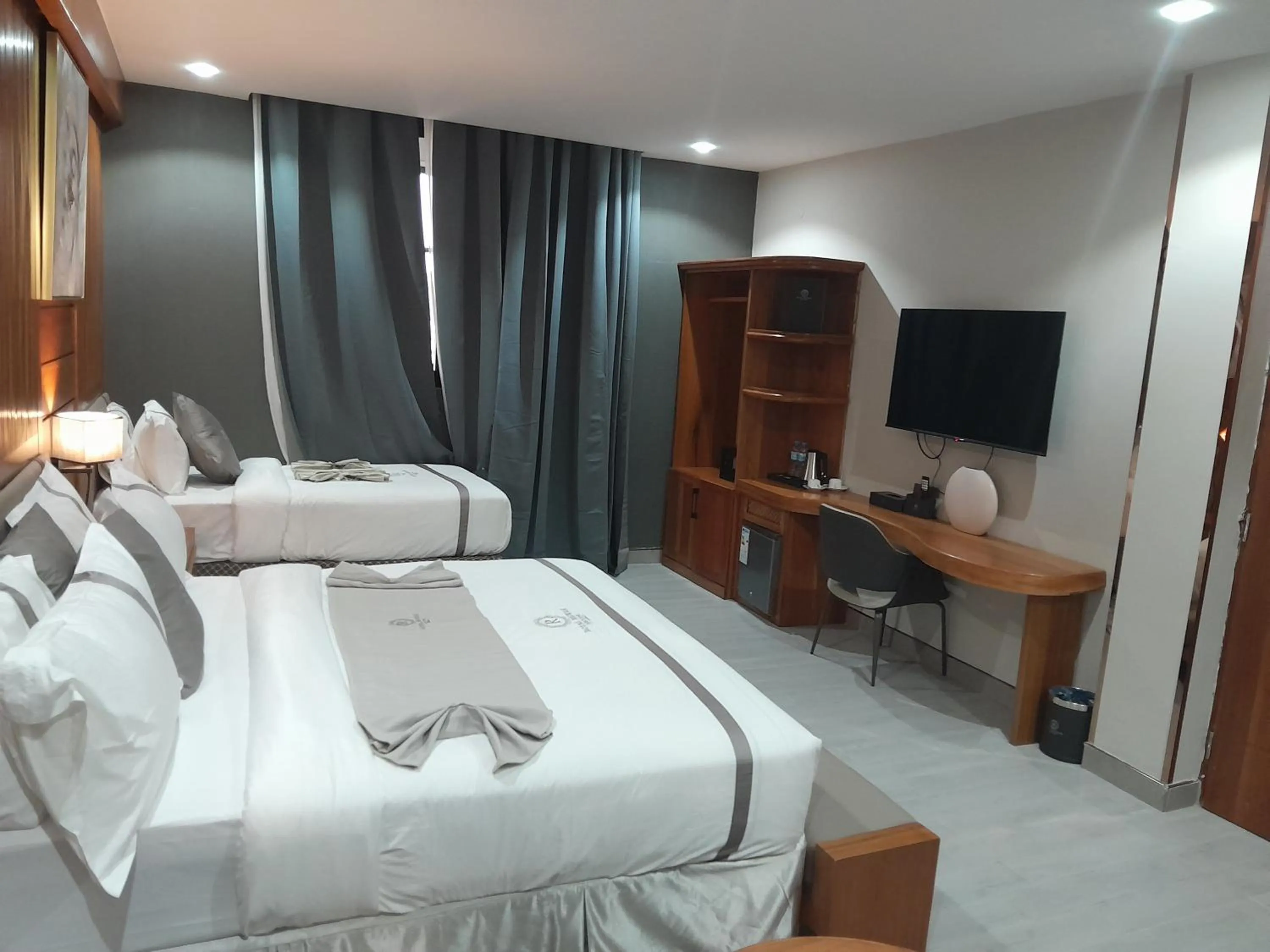 Communal lounge/ TV room, Bed in Royal Mgwasi Hotel