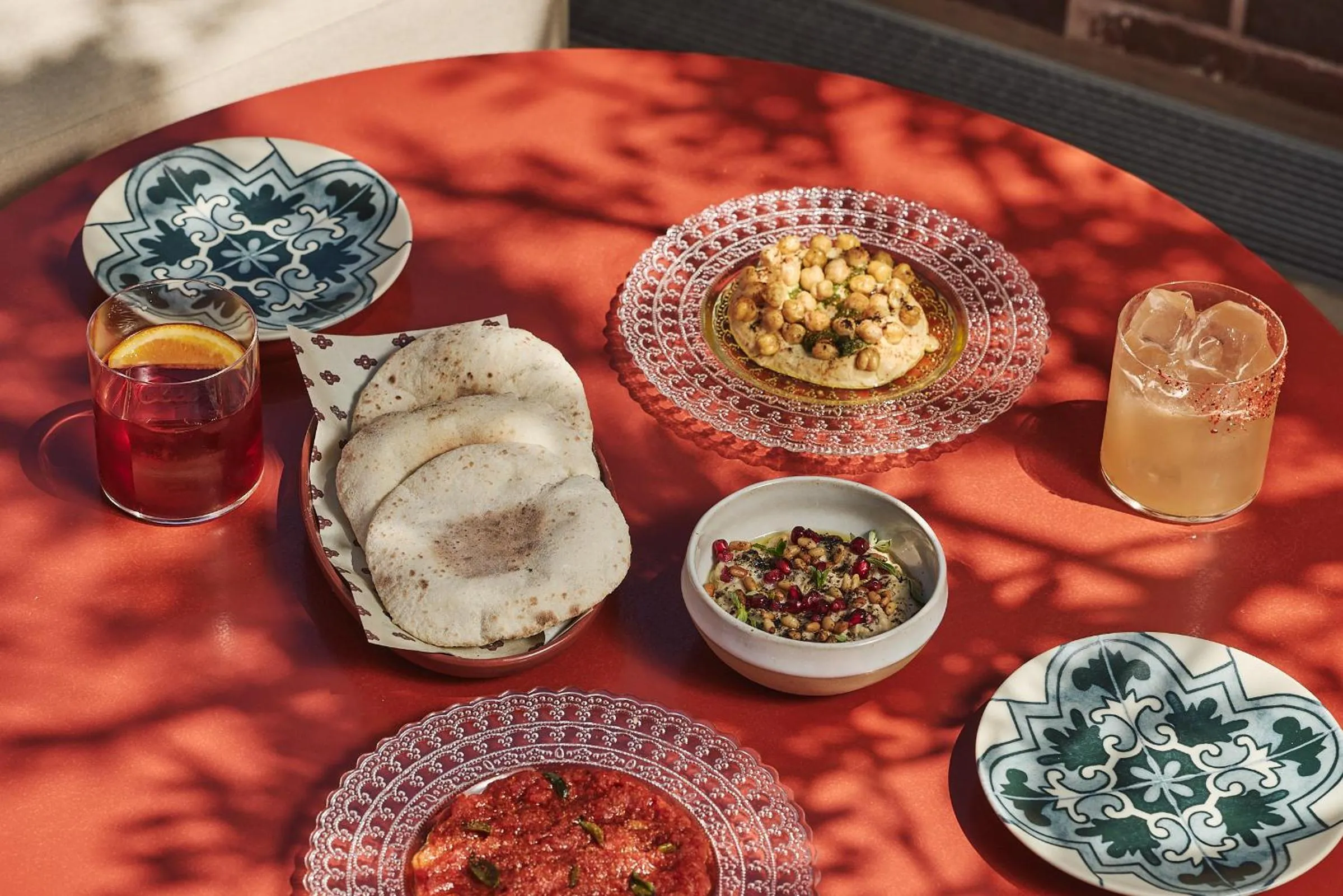 Food and drinks in Hyde Melbourne Place