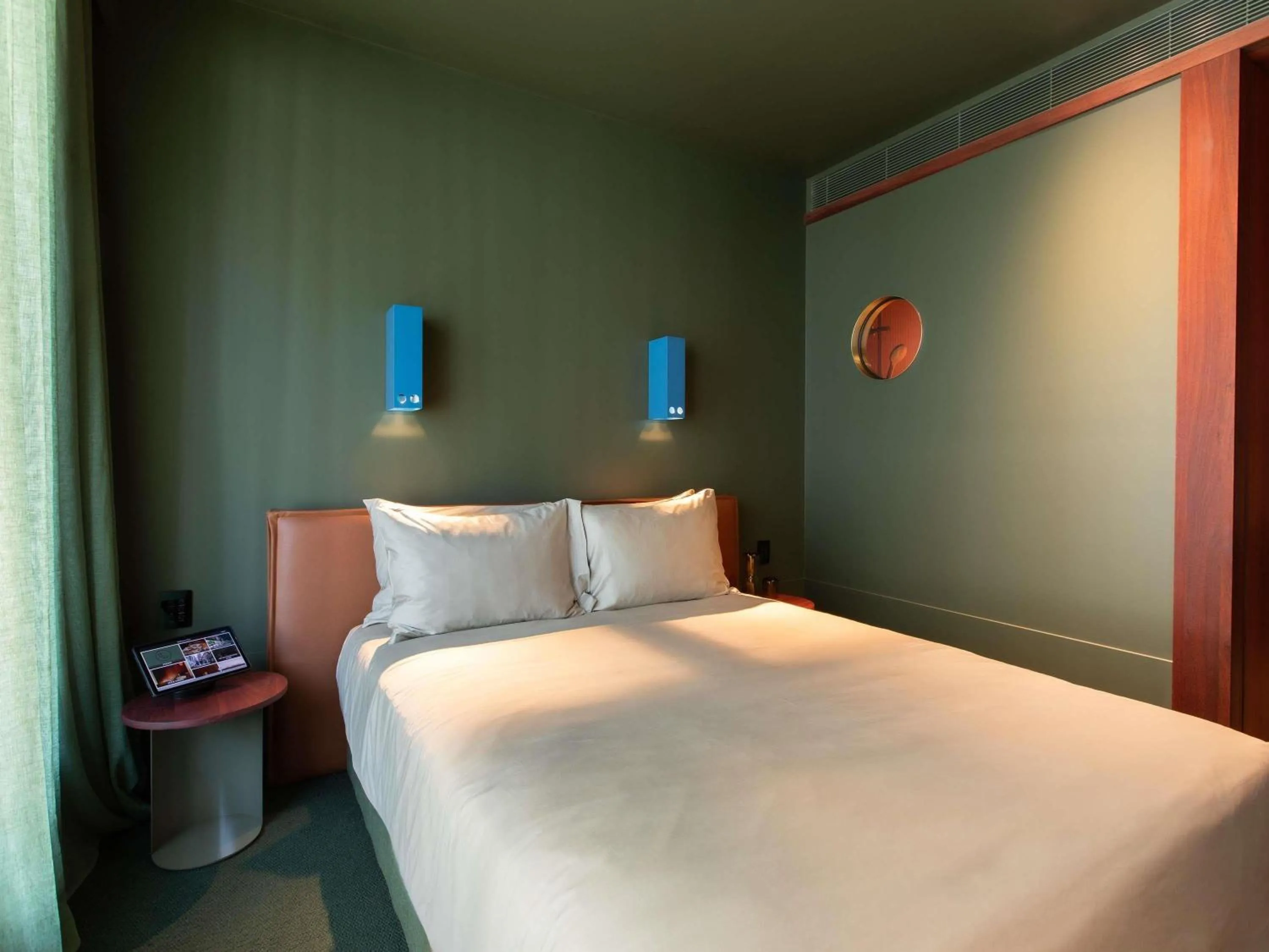 Bedroom, Bed in Hyde Melbourne Place