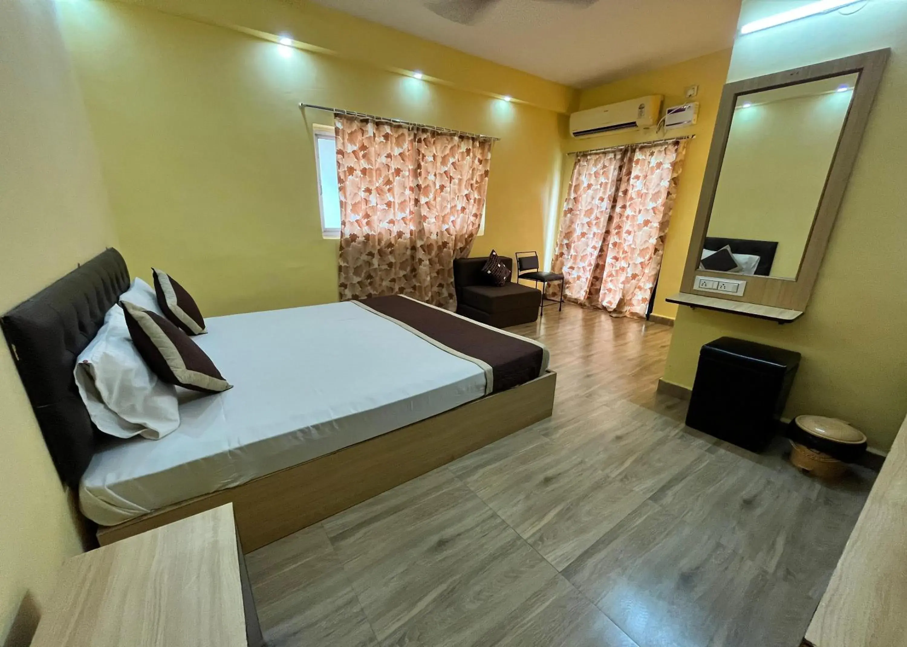 Superior Double Room in Hotel Bom Sucesso, Candolim Beach Superior Double Room in Hotel Bom Sucesso, Candolim Beach