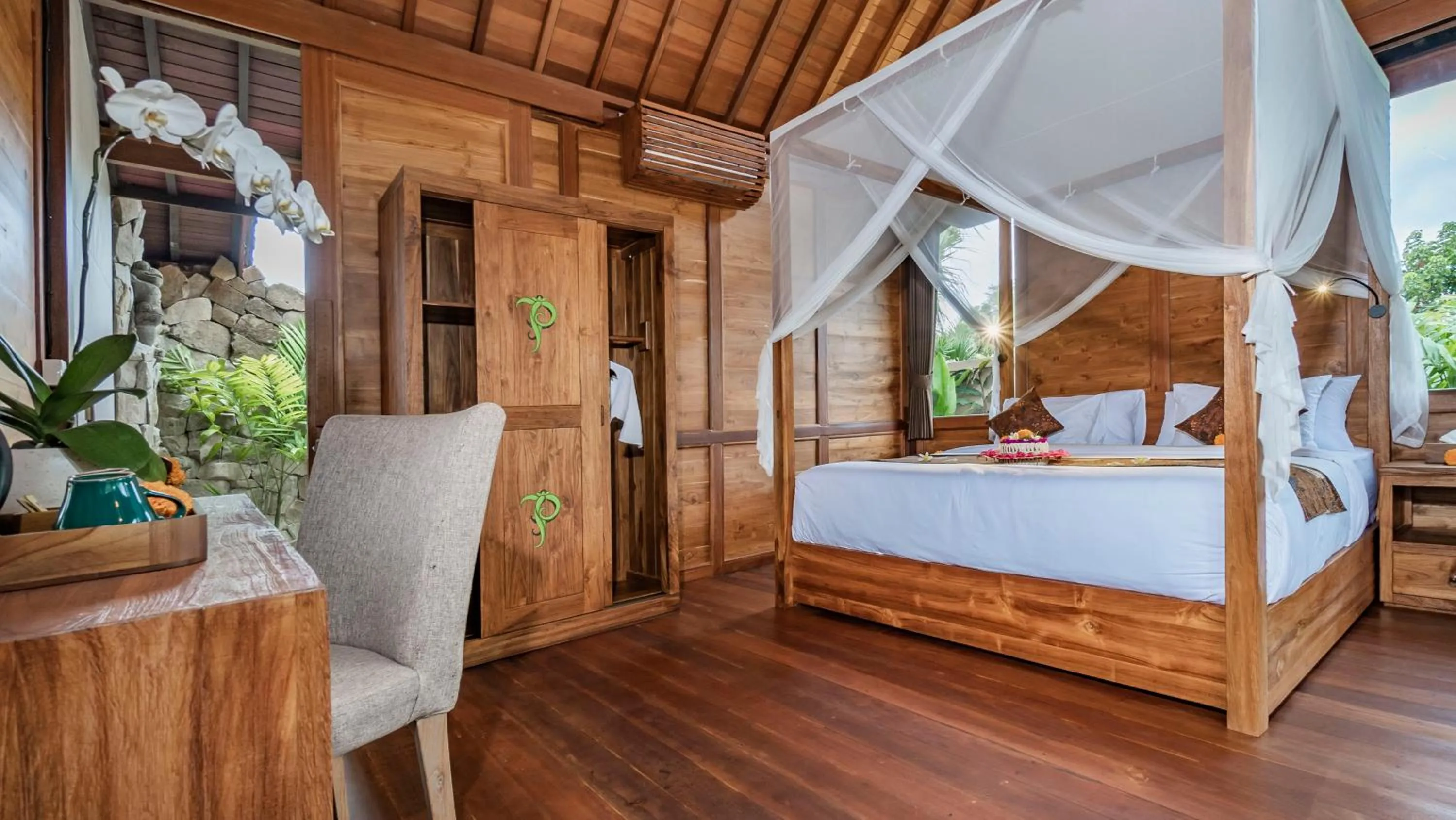 Photo of the whole room, Bed in The Puspa Villa