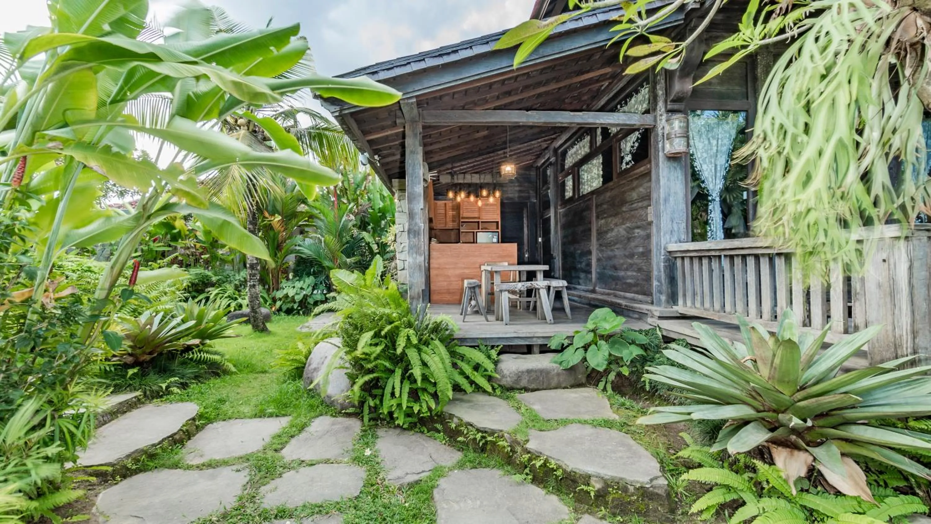 Restaurant/places to eat in The Puspa Villa