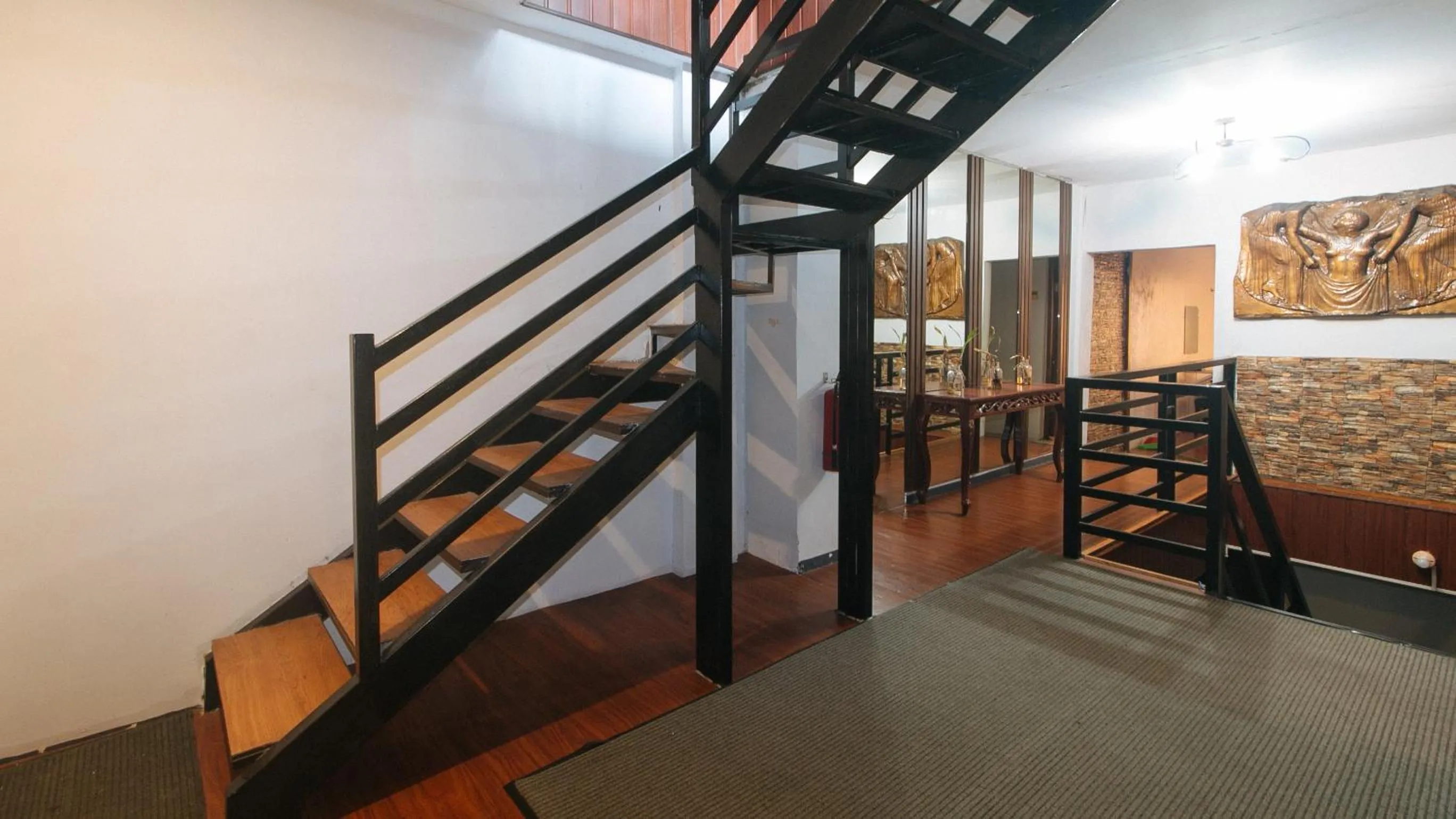 Area and facilities in RedDoorz at Prince Hotel near NAIA T1