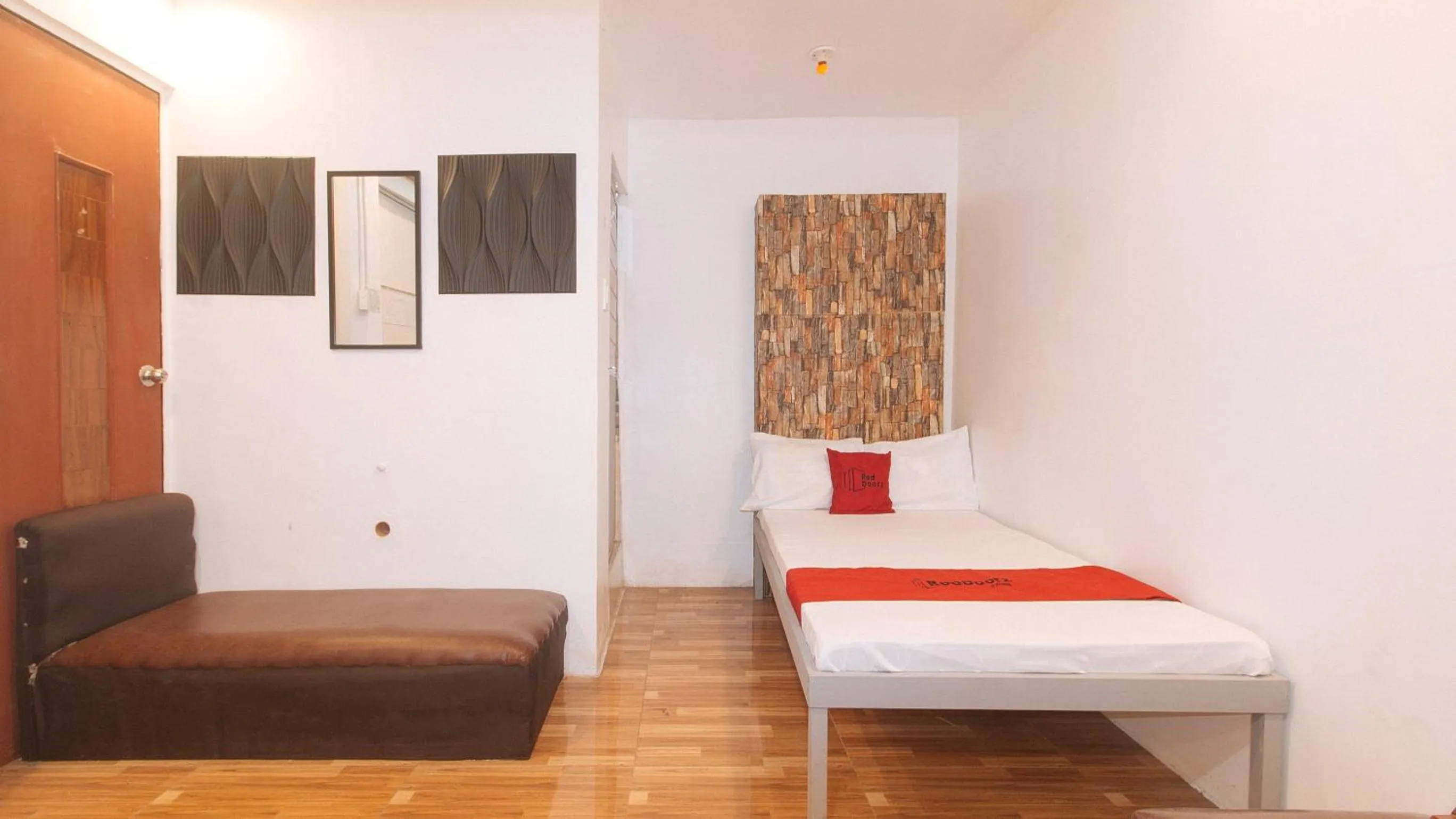 Bedroom, Bed in RedDoorz at Prince Hotel near NAIA T1