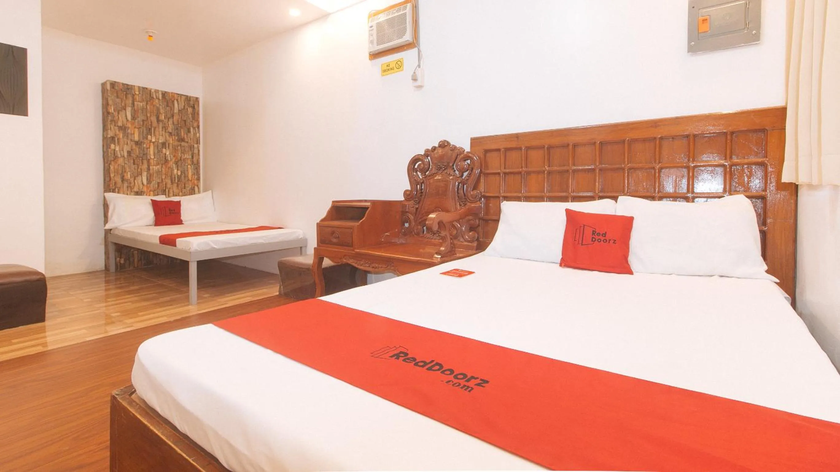 Photo of the whole room, Bed in RedDoorz at Prince Hotel near NAIA T1