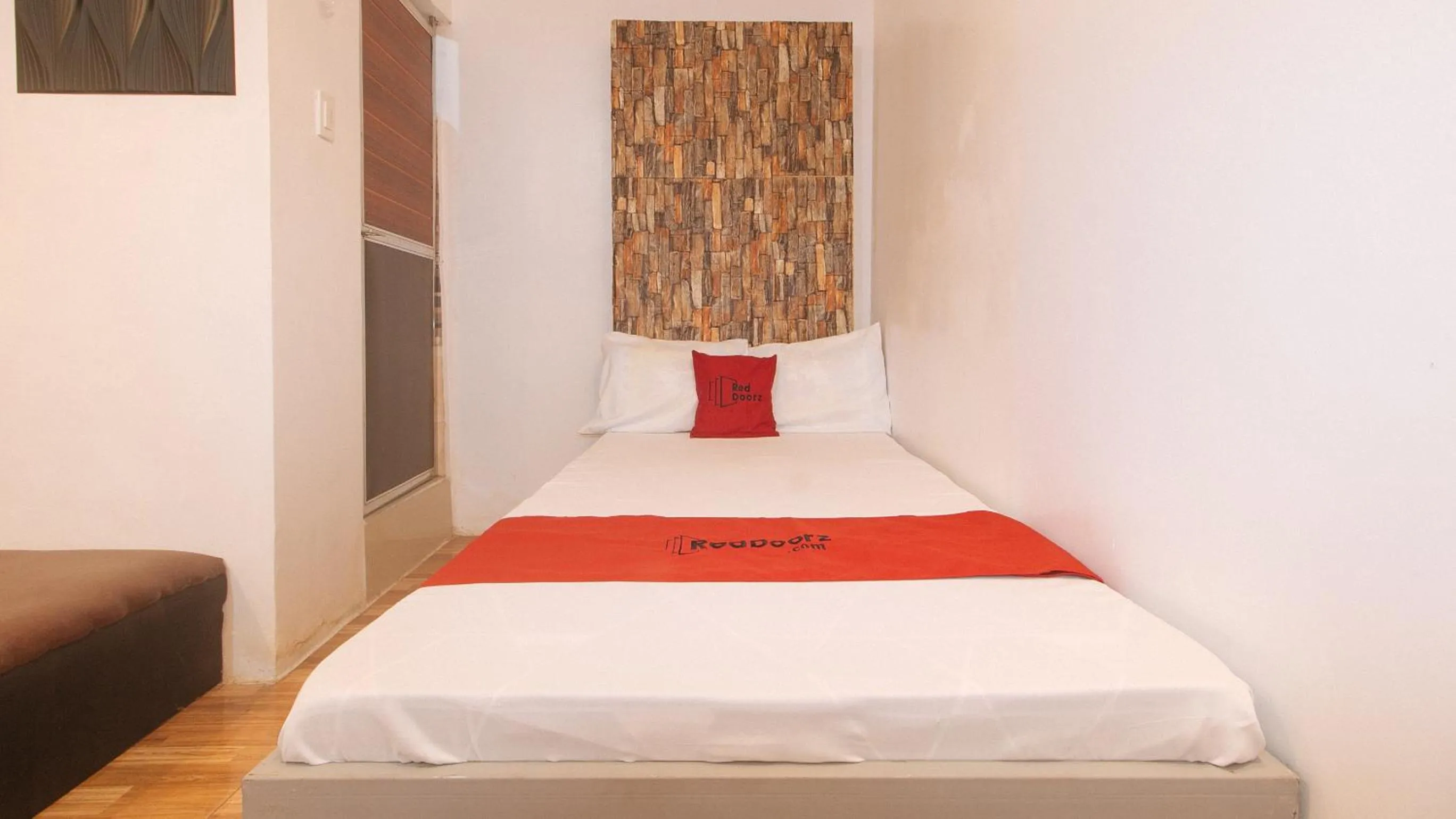 Bedroom, Bed in RedDoorz at Prince Hotel near NAIA T1