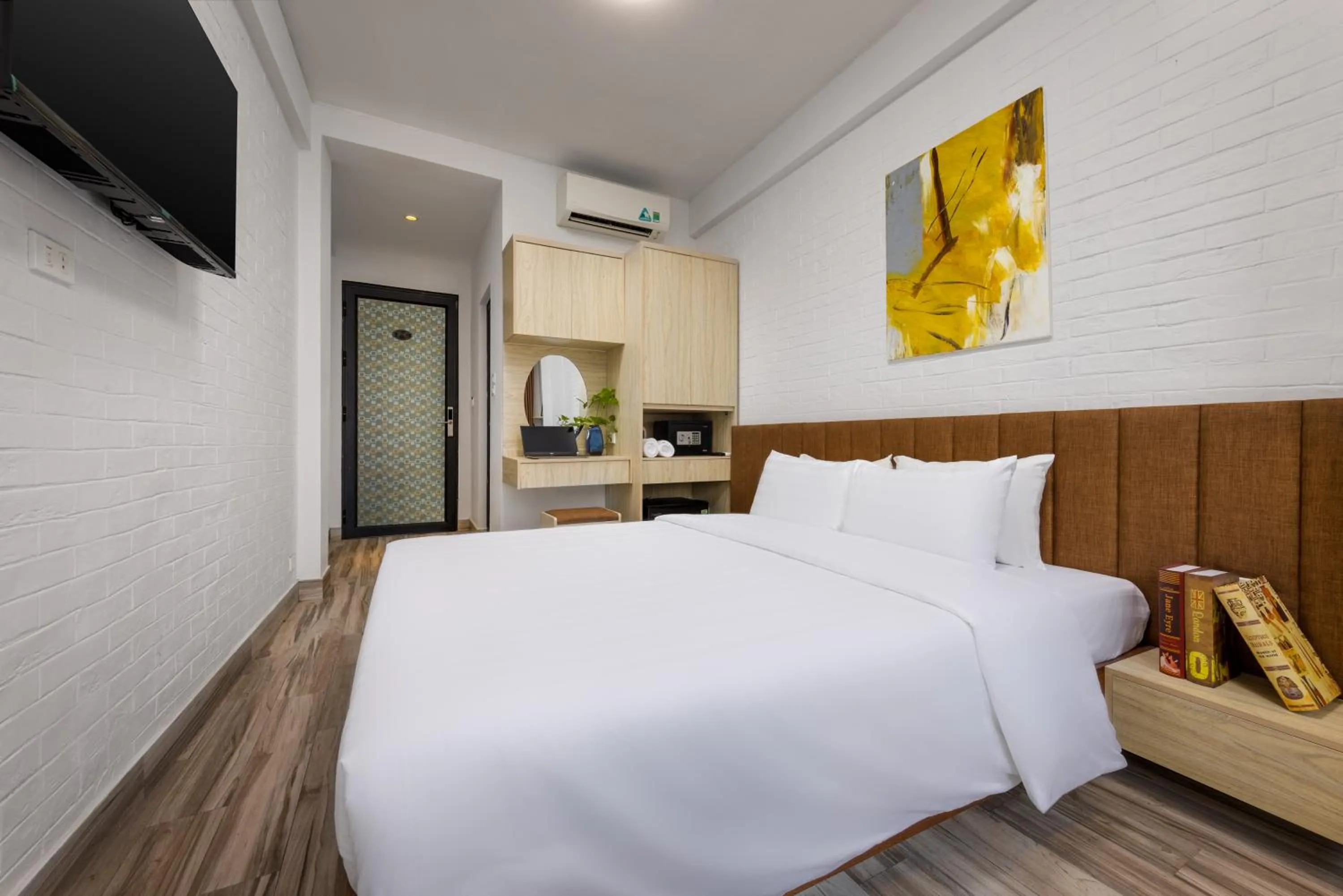 Toilet, Bed in Hanoi Center View Hotel and Spa