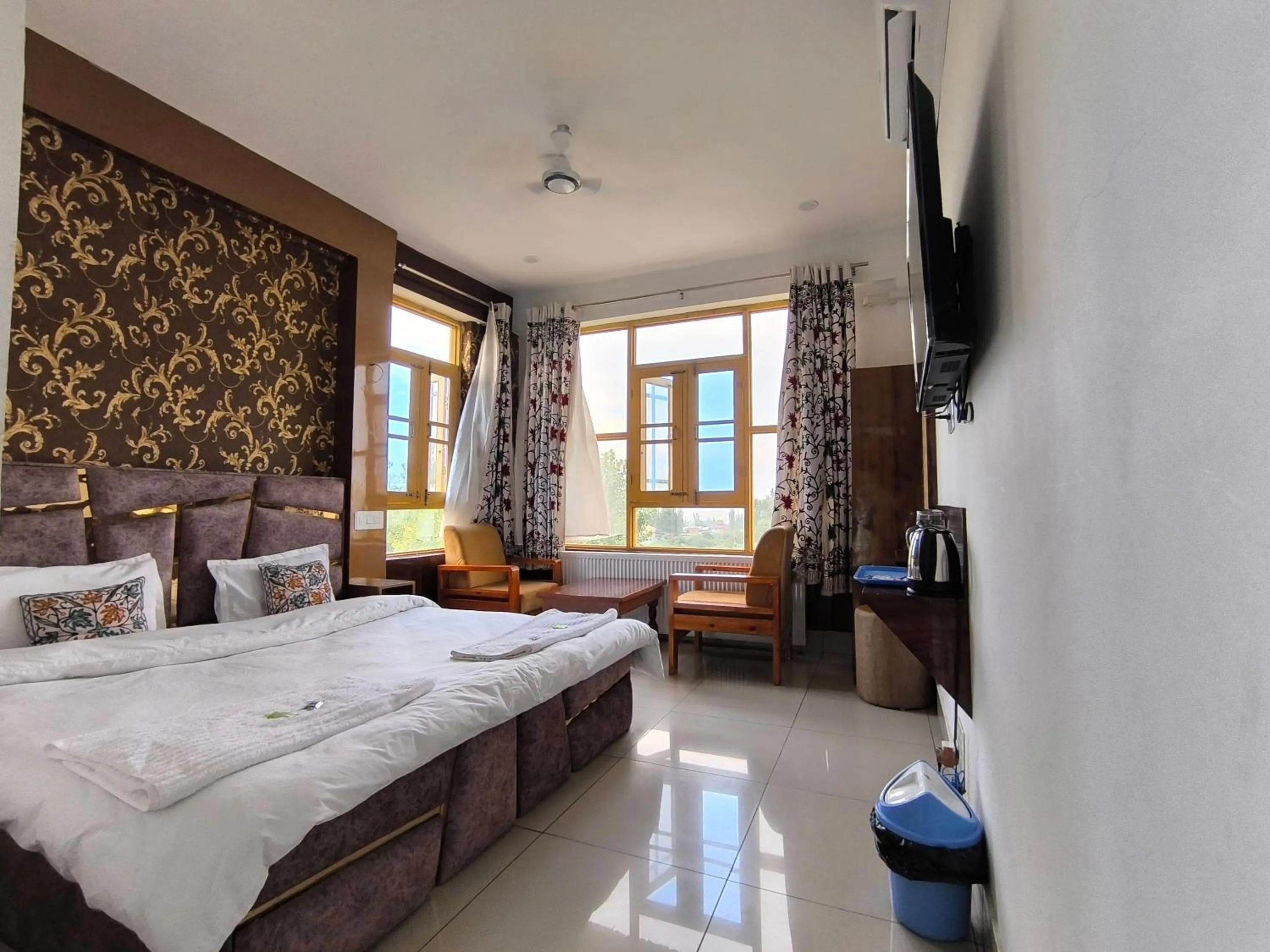 Photo of the whole room, Bed in Gulmarg GS Residency Hotel